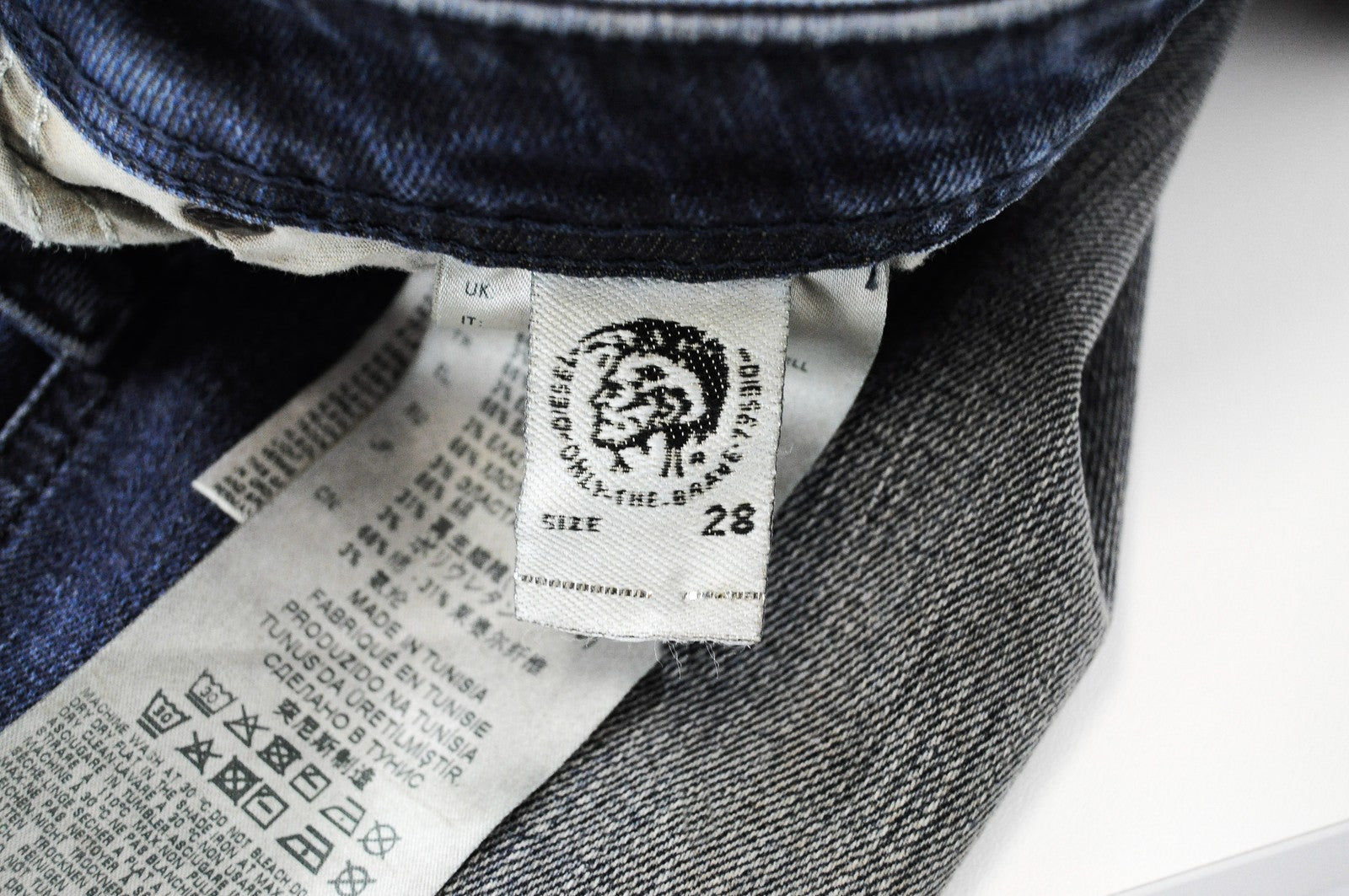 DIESEL Krayver R48XU vyriški džinsai W28/L32 plėšyti ploni morkų kirpimo tamprūs džinsai 