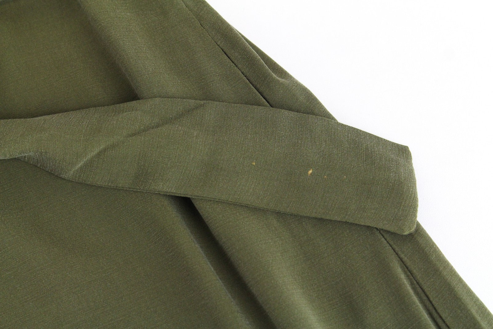 DENHAM Roxanne moteriška žalia ilga suknelė su diržu ir trumpomis rankovėmis, sagomis užsegama apykakle 