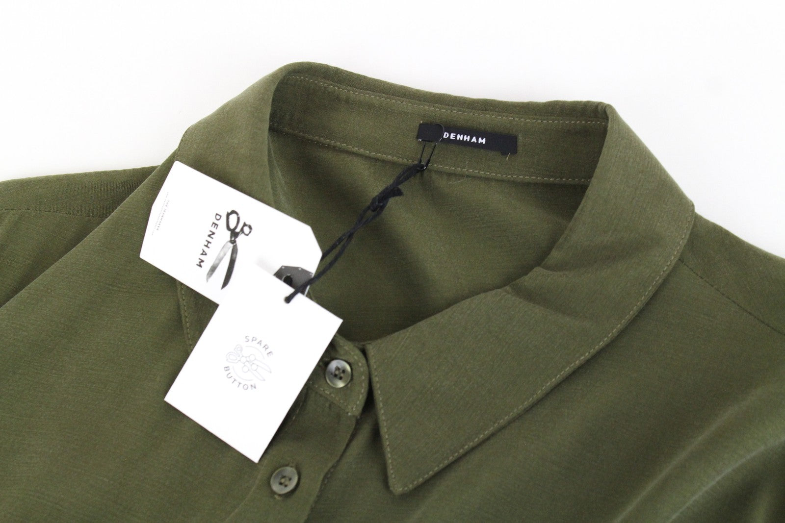 DENHAM Roxanne moteriška žalia ilga suknelė su diržu ir trumpomis rankovėmis, sagomis užsegama apykakle 