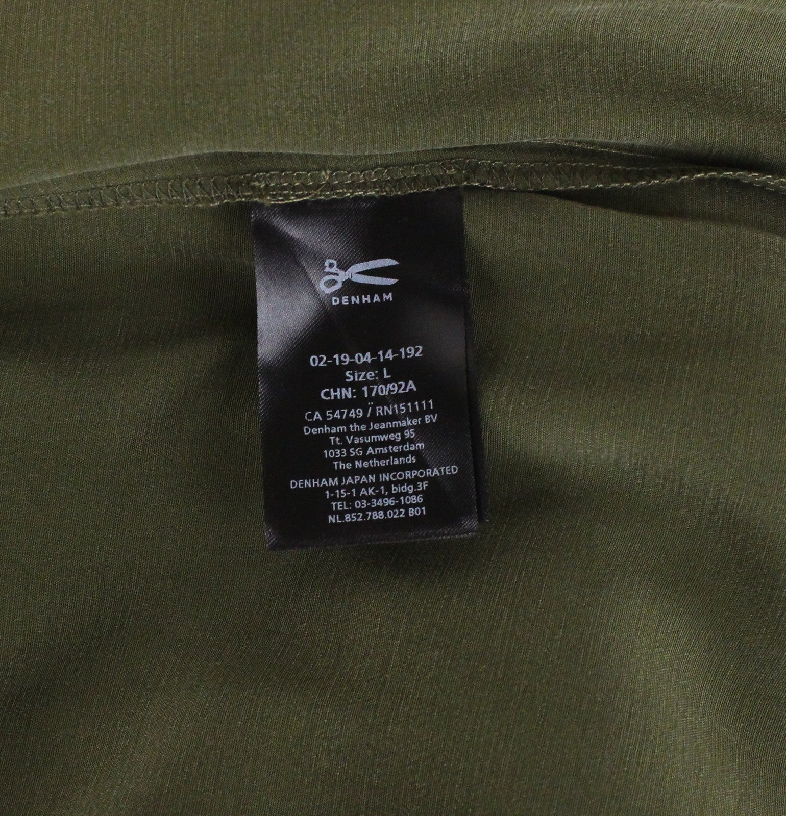 DENHAM Roxanne moteriška žalia ilga suknelė su diržu ir trumpomis rankovėmis, sagomis užsegama apykakle 