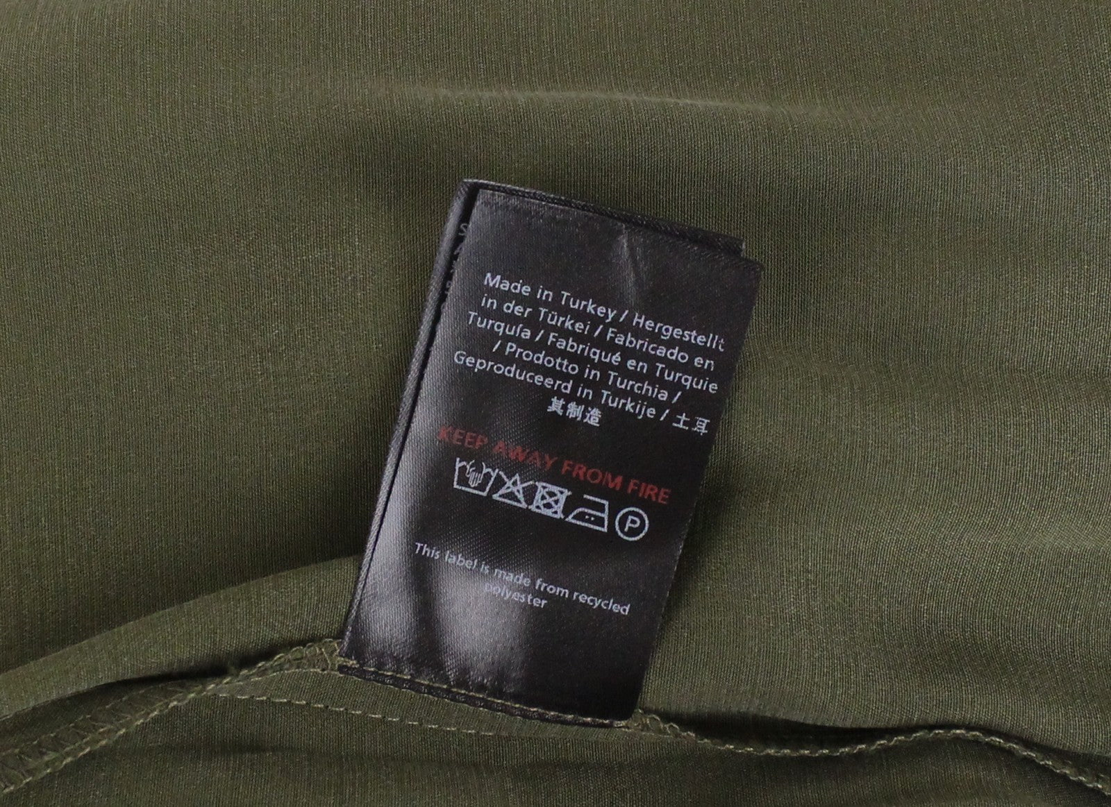 DENHAM Roxanne moteriška žalia ilga suknelė su diržu ir trumpomis rankovėmis, sagomis užsegama apykakle 