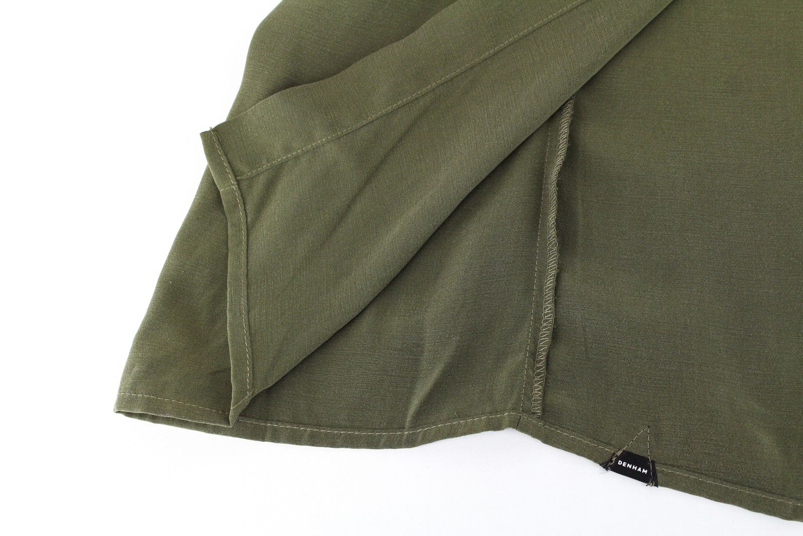 DENHAM Roxanne moteriška žalia ilga suknelė su diržu ir trumpomis rankovėmis, sagomis užsegama apykakle 