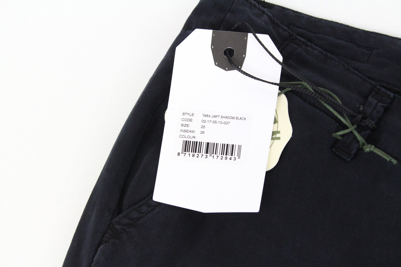 DENHAM Tara moteriškos W25/L26 juodos krovininės kelnės su lengvomis keliomis kišenėmis 