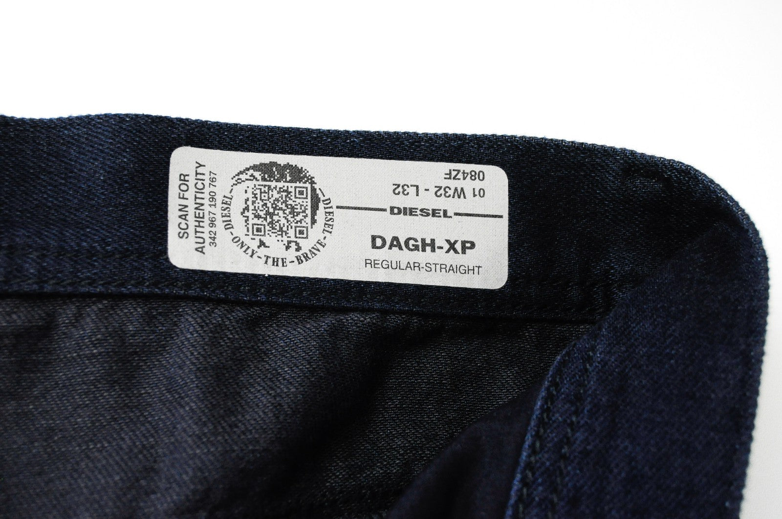 DIESEL Dagh-XP 084ZF Men Jeans W32/L32 Regular Straight Dark Blue Denim