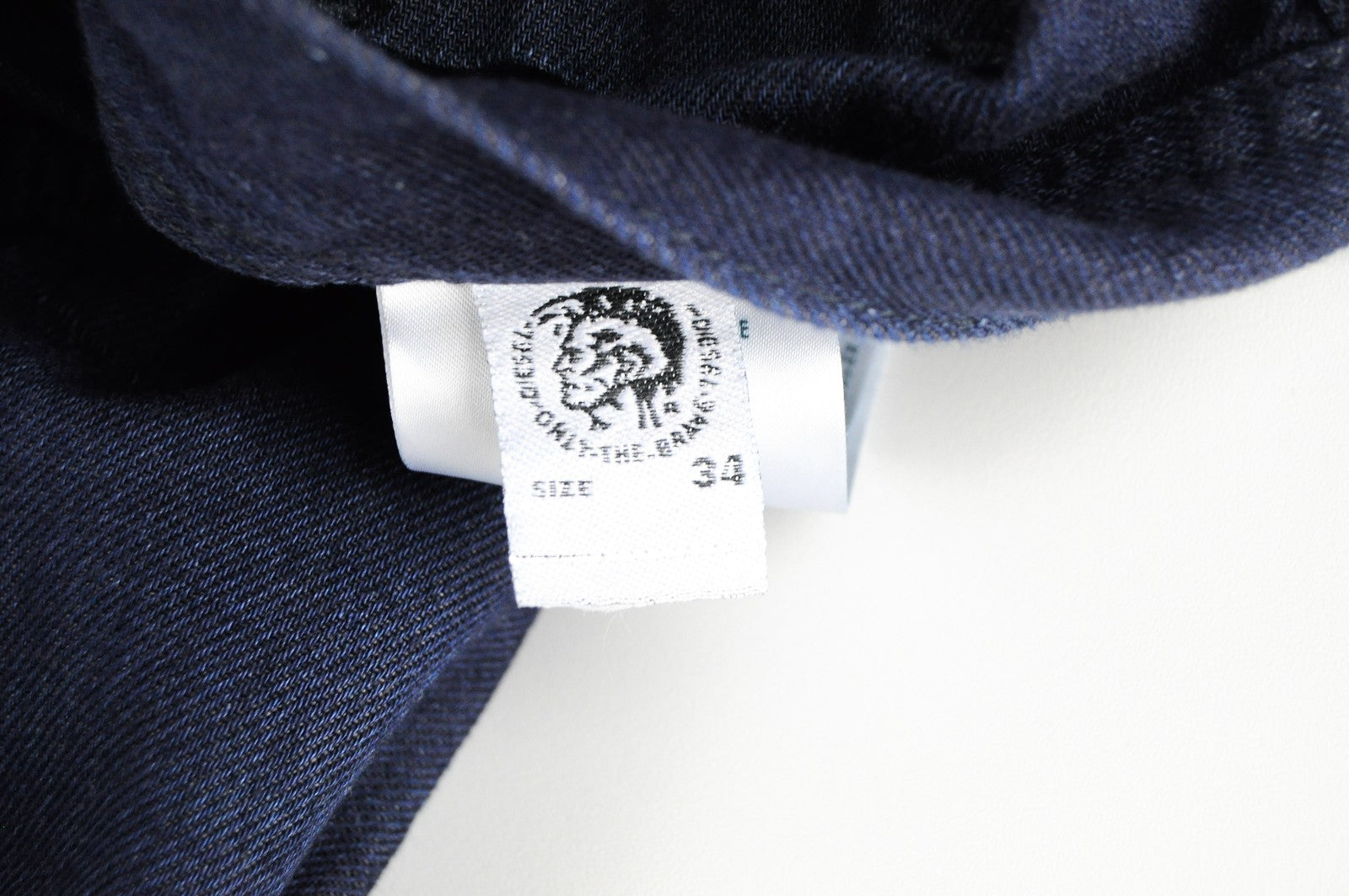 DIESEL Dagh-XP 084ZF vyriški džinsai W34/L32 įprasto kirpimo tiesūs, tamsiai mėlyni, medvilniniai 