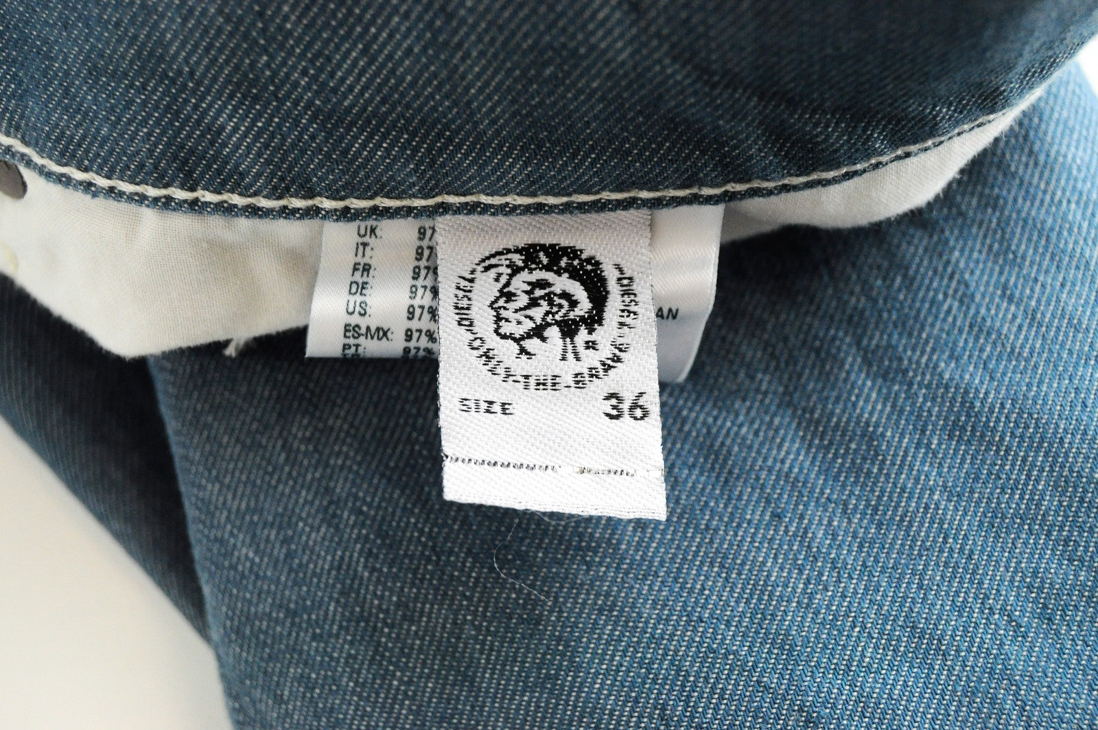 DIESEL D-Vider 069MQ vyriški džinsai W36/L32 morkų kirpimo, mėlyni, medvilniniai, su 5 kišenėmis. 