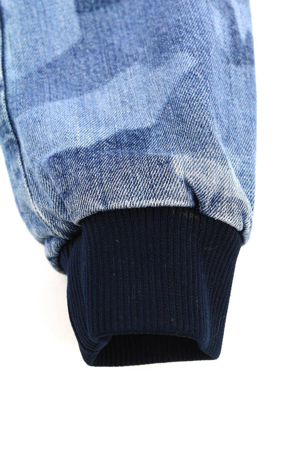 NUDIE Gudrun moteriška striukė M, kamufliažinė, džinsinė, medvilninė, su užtrauktuku ir pamušalu, skalbtos mėlynos kišenės 