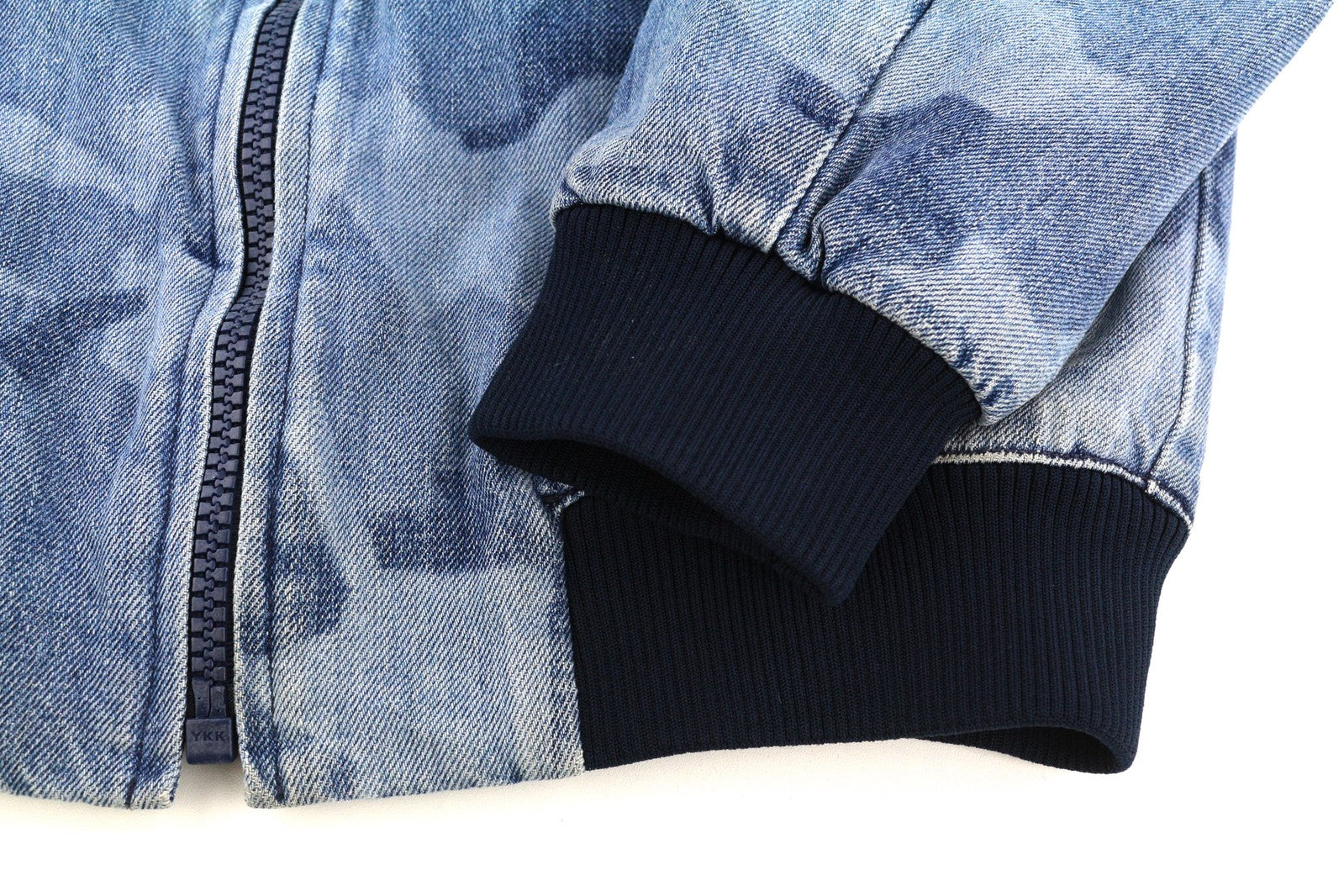 NUDIE Gudrun moteriška striukė M, kamufliažinė, džinsinė, medvilninė, su užtrauktuku ir pamušalu, skalbtos mėlynos kišenės 