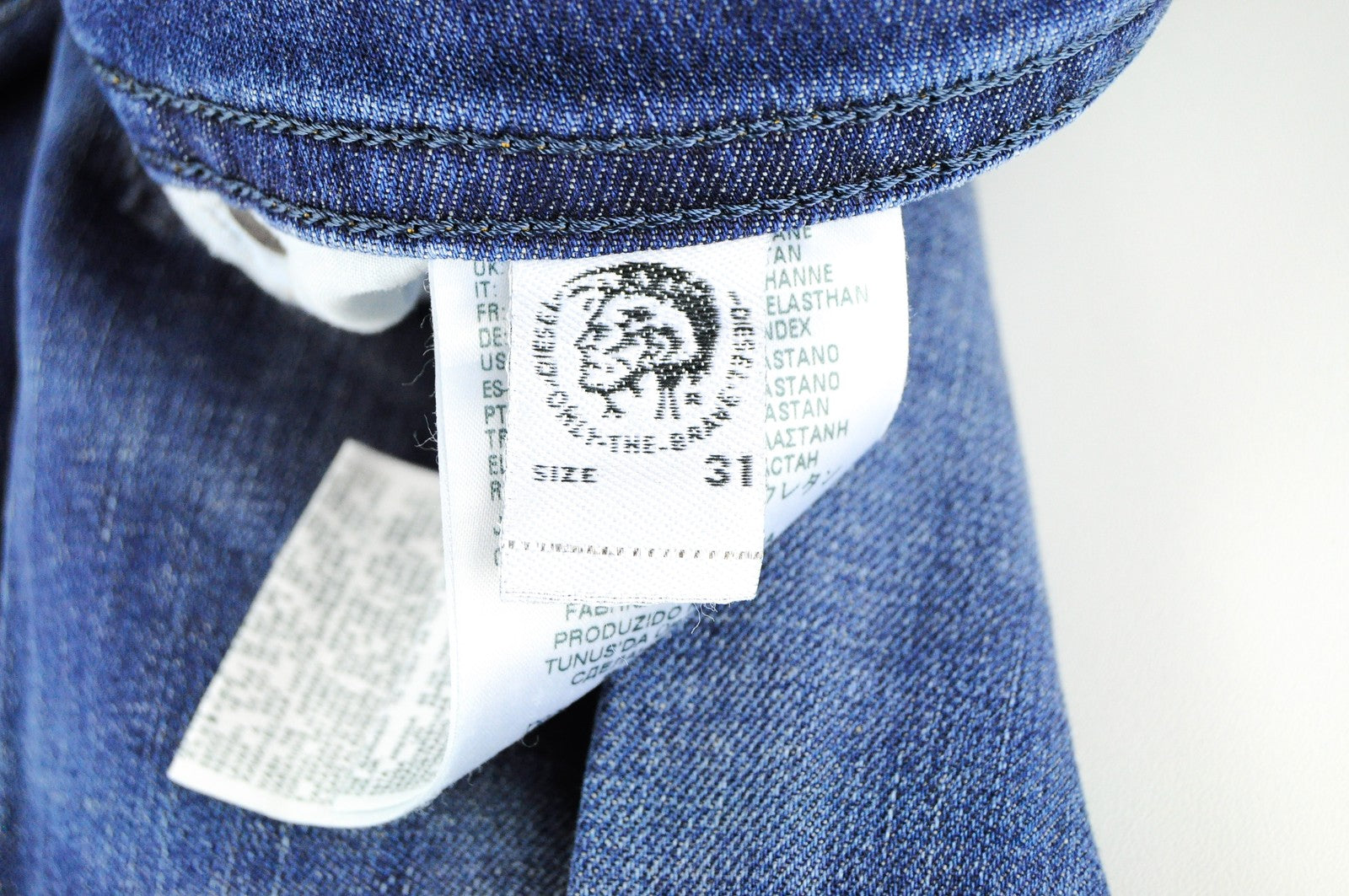 DIESEL Buster R4TW8 vyriški džinsai W31/L32 Slim Taper Fit, plėšyti, mėlyni, tamprūs džinsai 