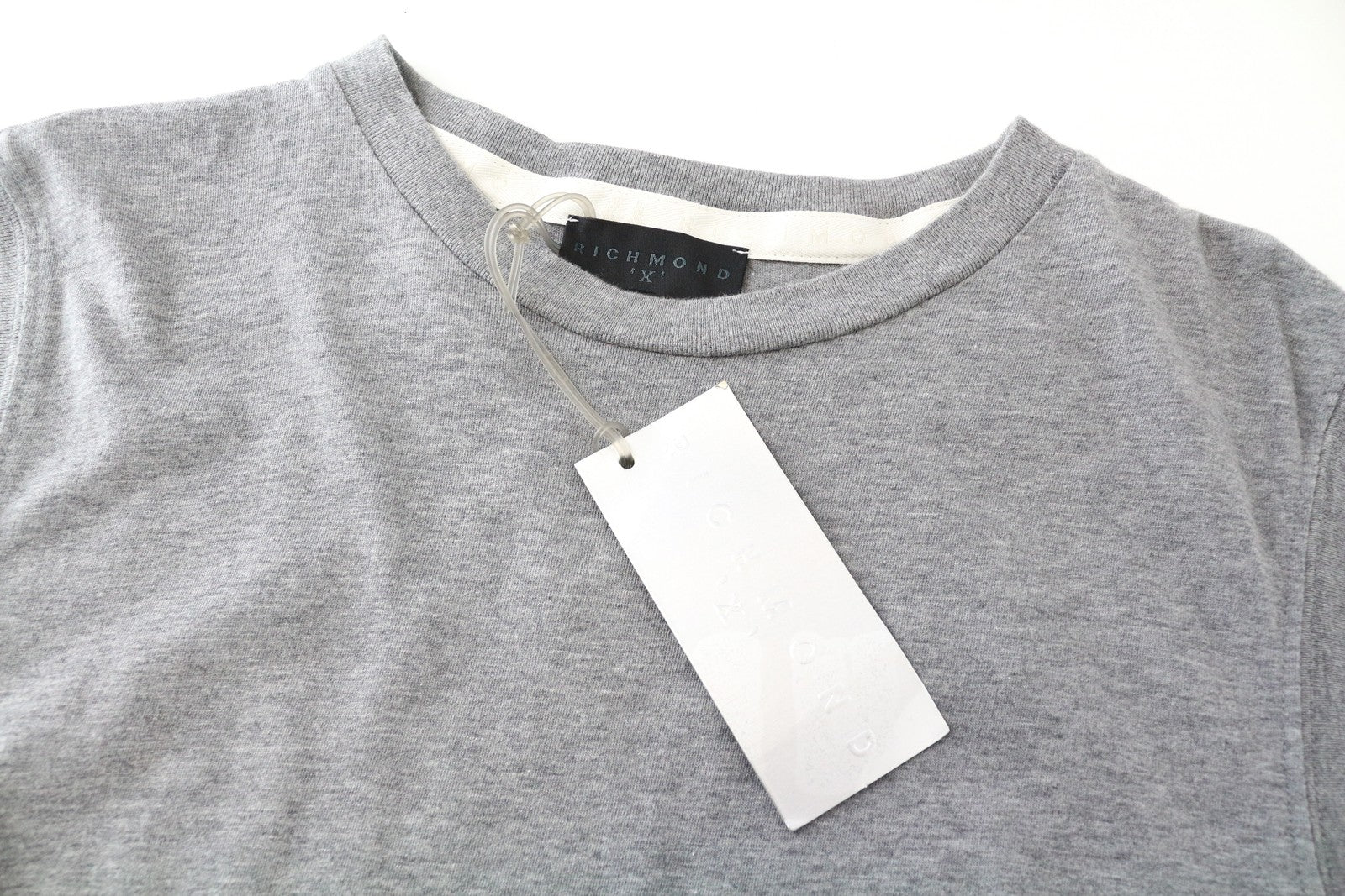 RICHMOND X vyriški marškinėliai L dydžio pilki, apvalia iškirpte, be rankovių, marginti melanžo spalvos nugara 