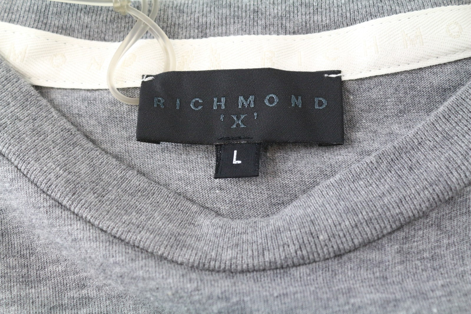 RICHMOND X vyriški marškinėliai L dydžio pilki, apvalia iškirpte, be rankovių, marginti melanžo spalvos nugara 