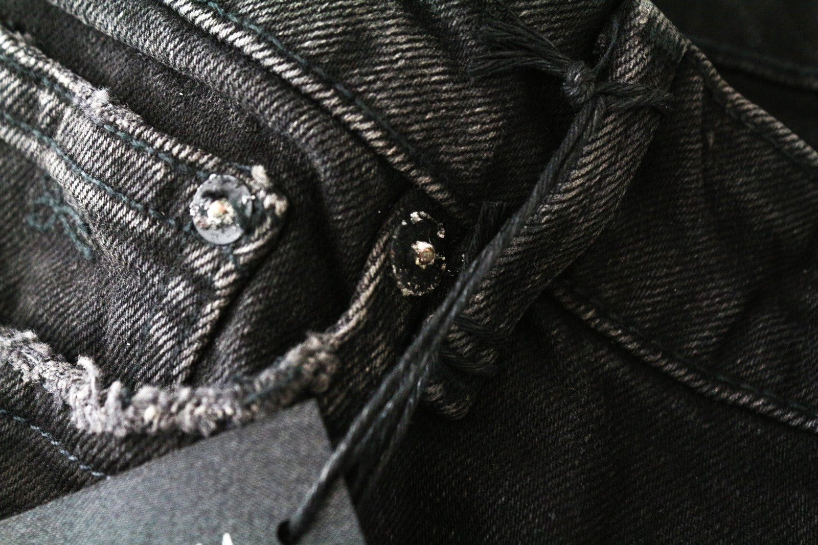 DENHAM Monroe moteriški džinsai W24/L30 siaurėjantys „Girlfriend“ stiliaus, juodi, skalbti 