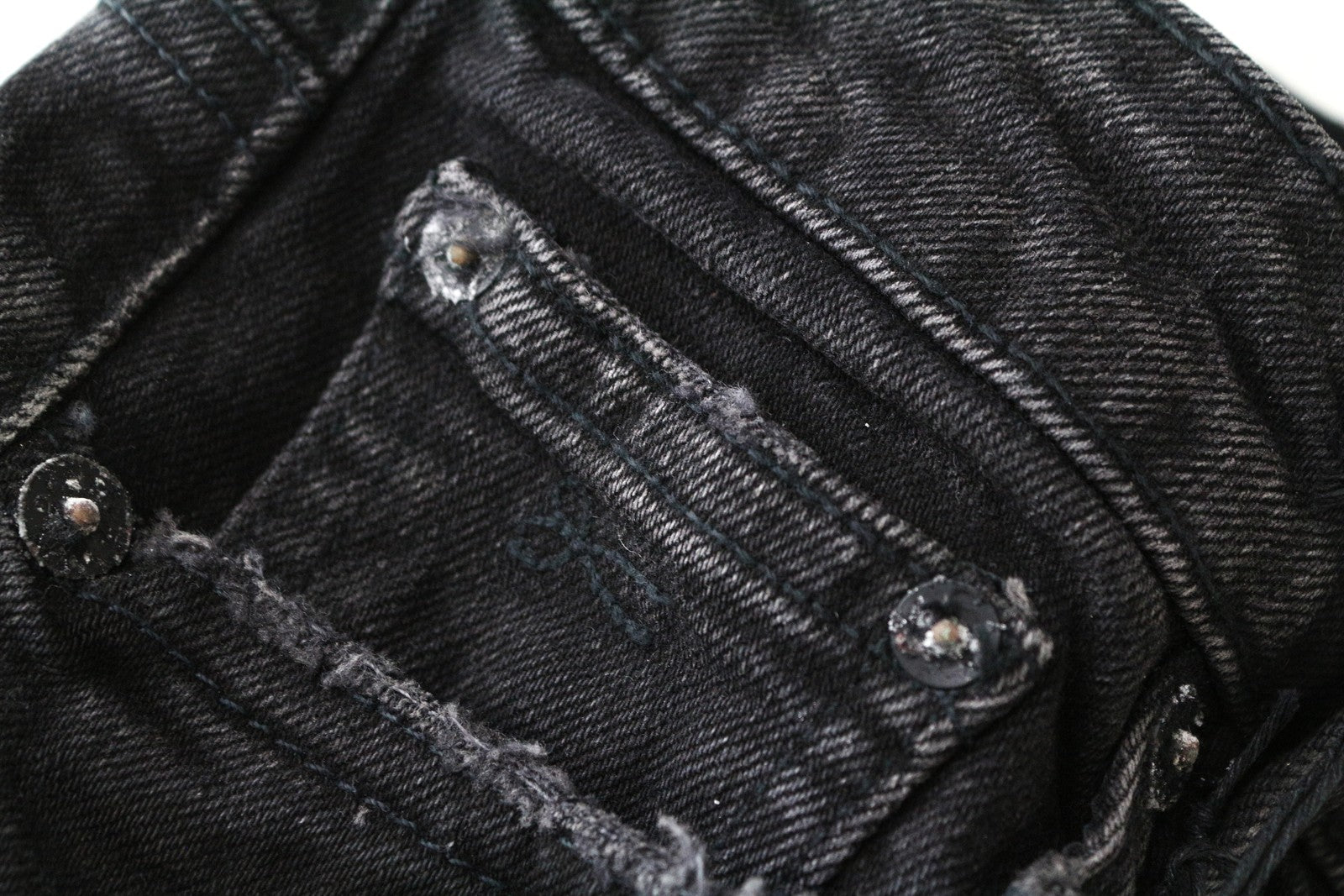 DENHAM Monroe moteriški džinsai W24/L30 siaurėjantys „Girlfriend“ stiliaus, juodi, skalbti 