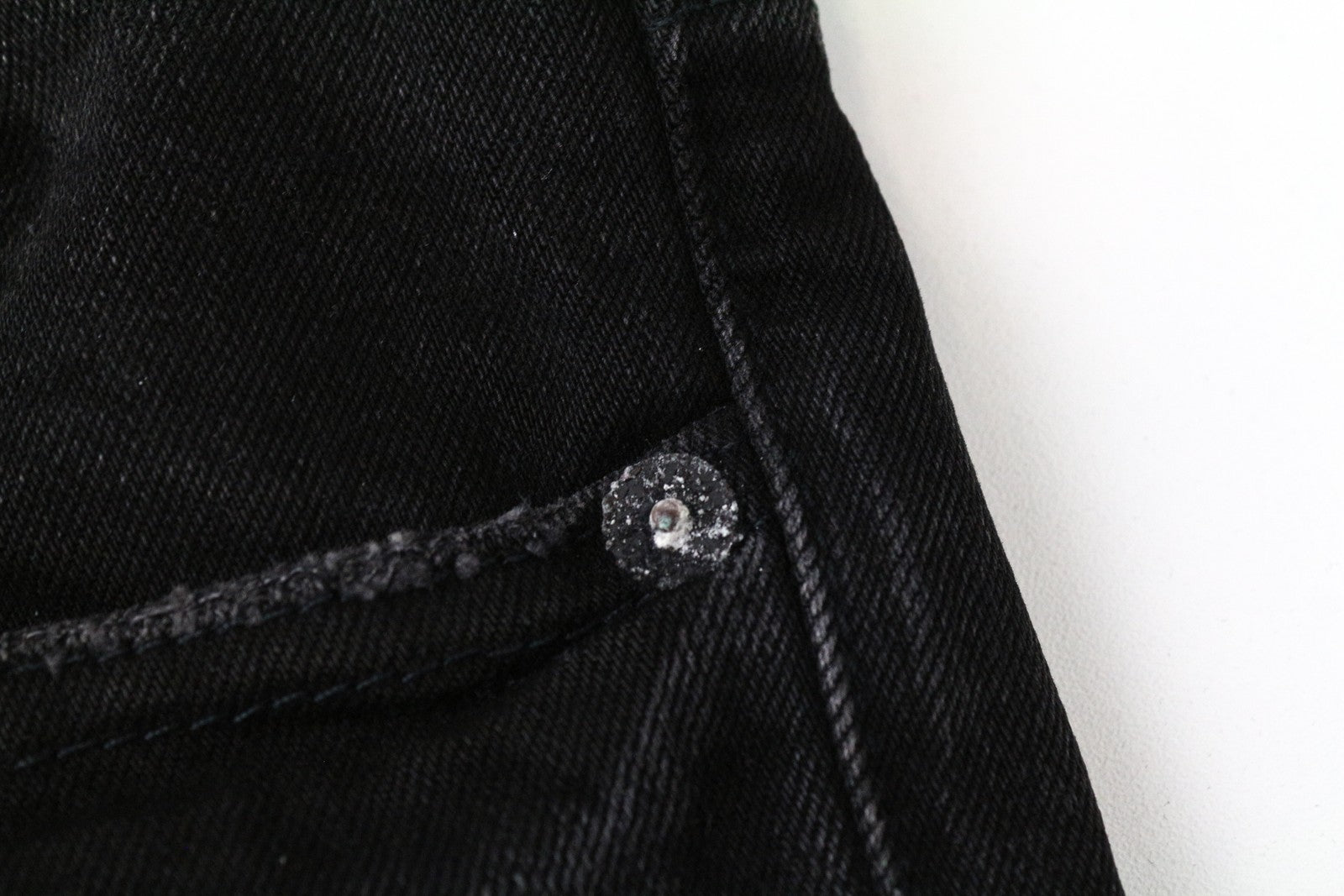 DENHAM Monroe moteriški džinsai W24/L30 siaurėjantys „Girlfriend“ stiliaus, juodi, skalbti 