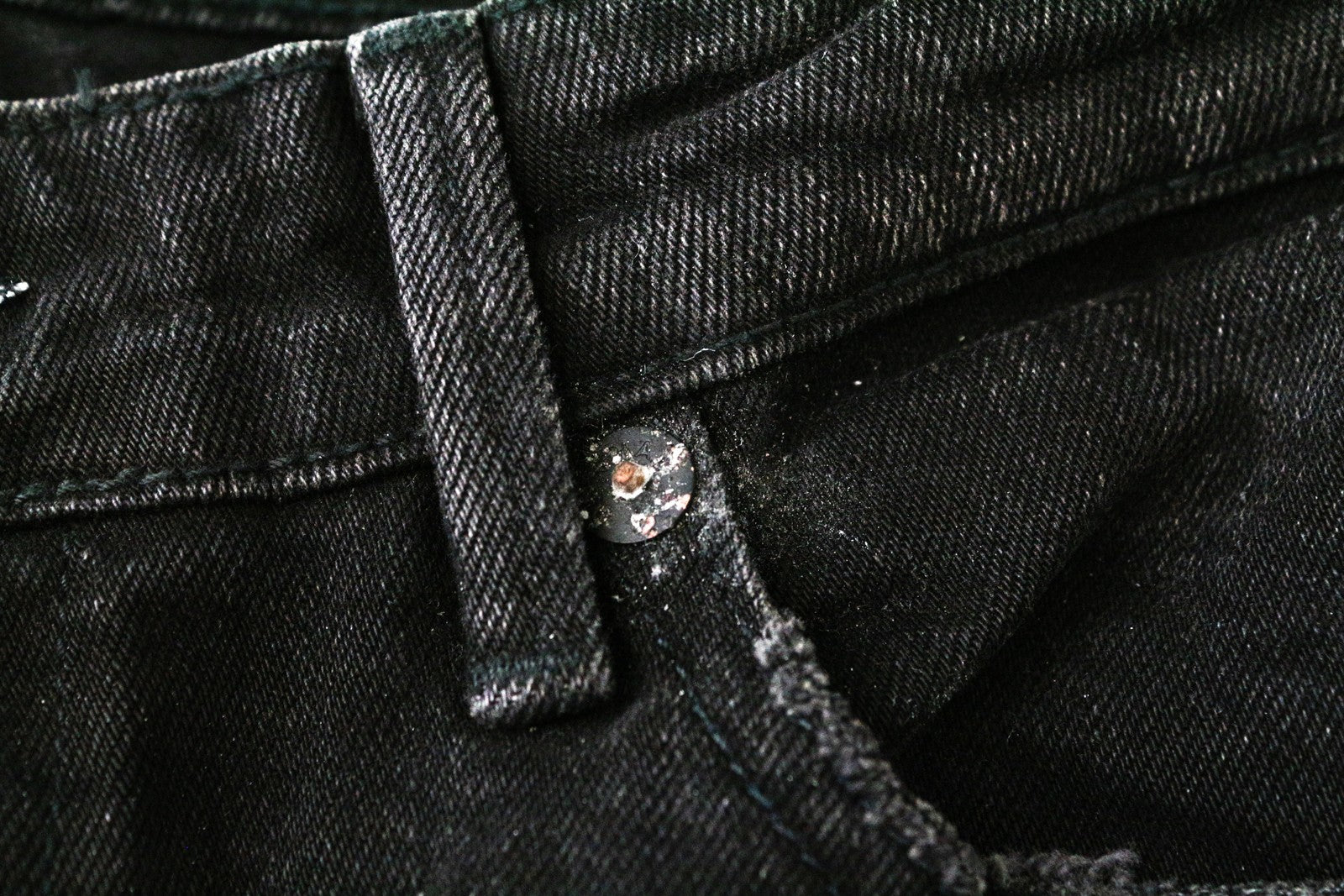 DENHAM Monroe moteriški džinsai W24/L30 siaurėjantys „Girlfriend“ stiliaus, juodi, skalbti 