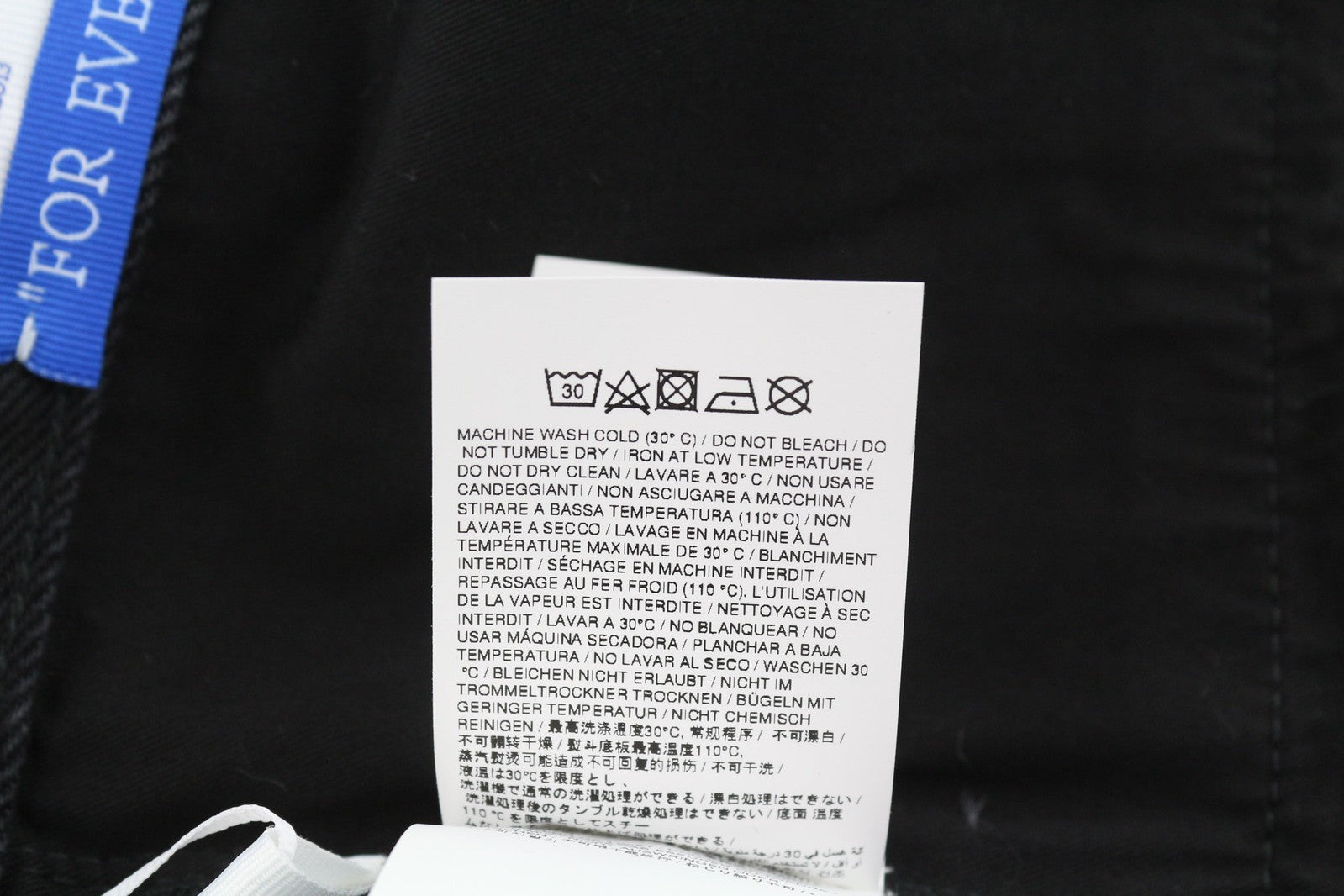 Vyriški džinsai OFF-WHITE, 34 dydžio, siaurėjantys, 100 % medvilnės, juodi, su 5 kišenėmis, rekomenduojama mažmeninė kaina – 475 € 