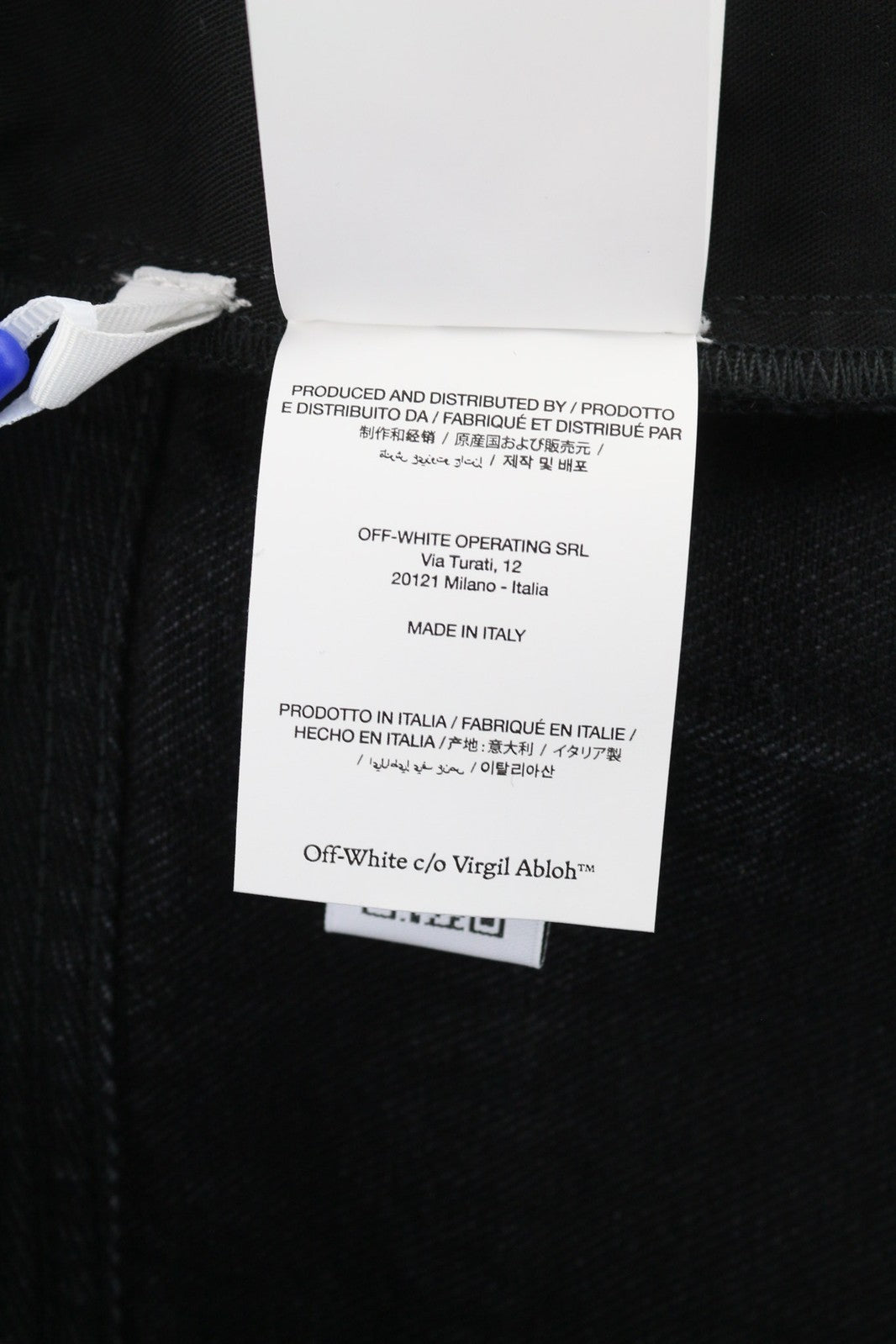 Vyriški džinsai „OFF-WHITE“, 30 dydžio, siaurėjantys, 100 % medvilnės, juodi, su 5 kišenėmis, rekomenduojama mažmeninė kaina – 475 € 