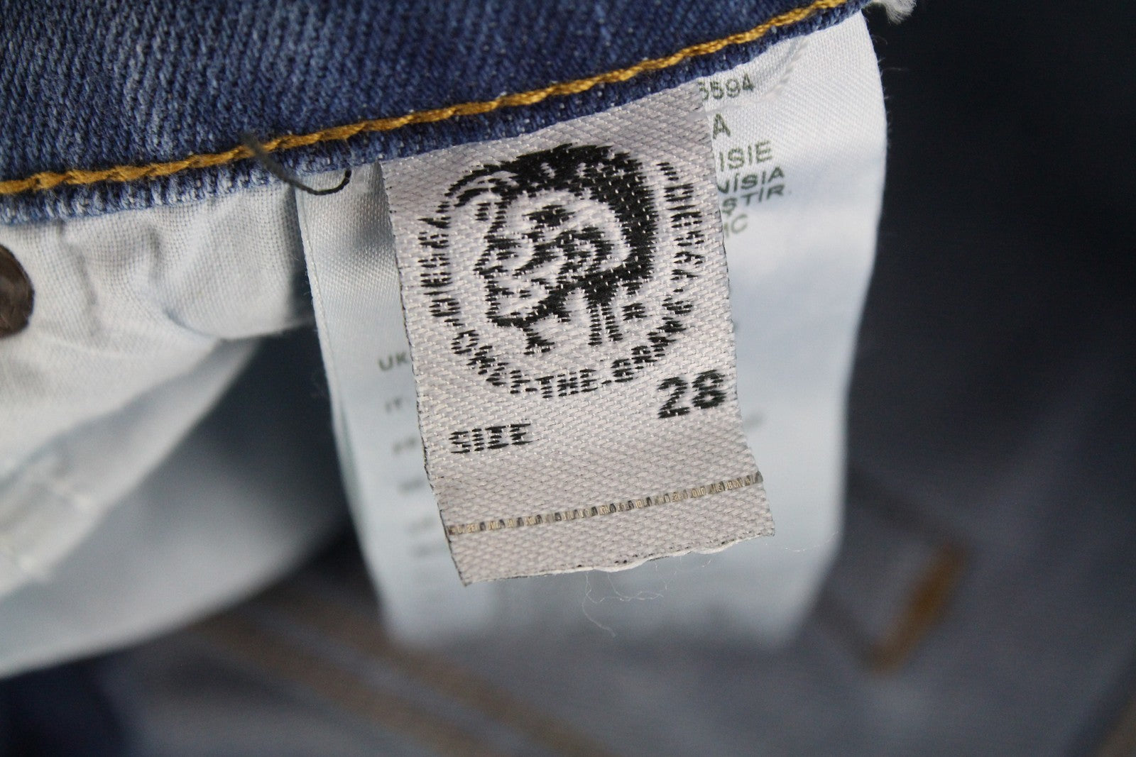 DIESEL Tepphar-X R8XA3 vyriški mėlyni džinsai W28/L34 Slim Carrot Fit skalbti tamprūs džinsai 