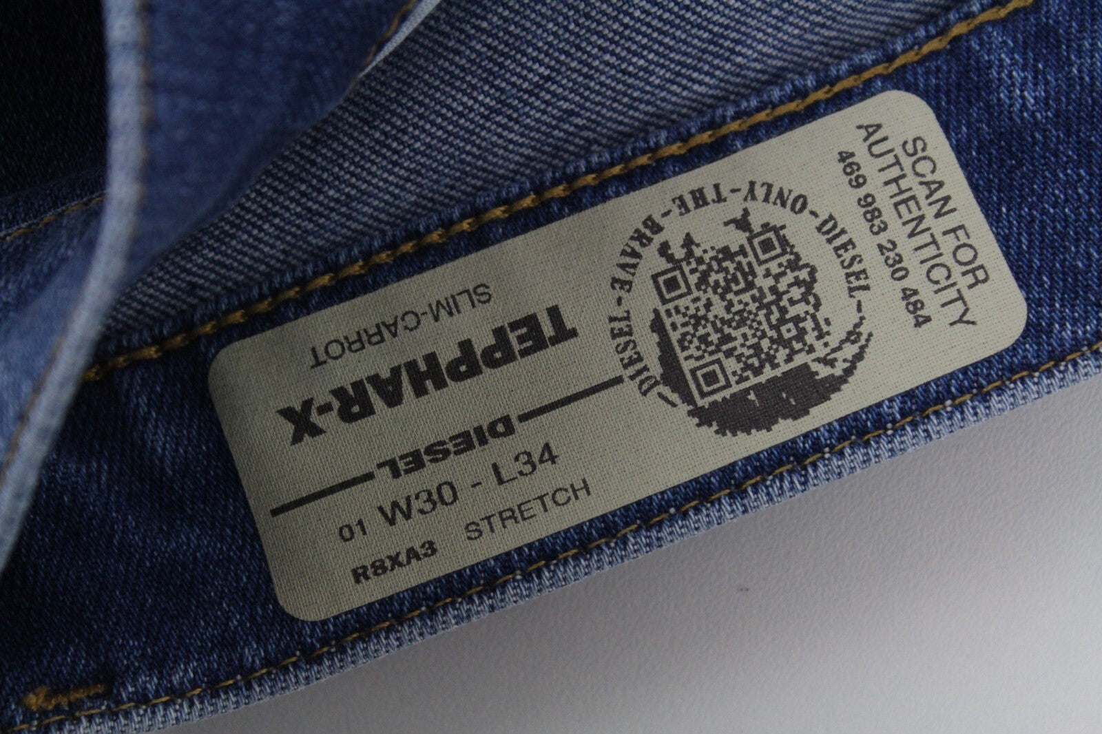 DIESEL Tepphar-X R8XA3 vyriški mėlyni ploni morkų spalvos džinsai W30/L34 tamprūs skalbinių spalvos džinsai 