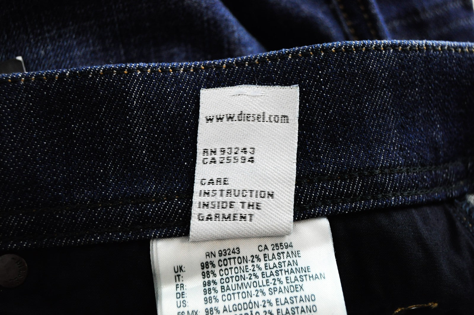 DIESEL Tepphar R7NA8 vyriški mėlyni ploni morkų kirpimo džinsai W28/L32 sendinti, su dilimu 