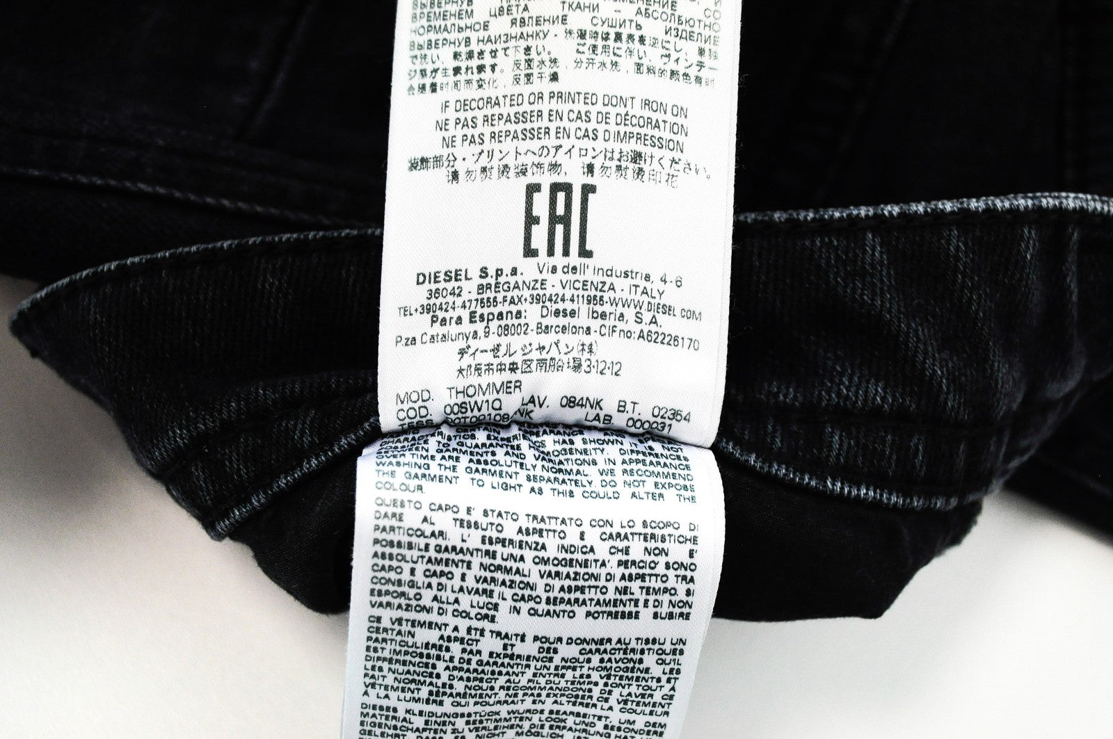 DIESEL Thommer 084NK vyriški džinsai W30/L32 tamsiai ploni ploni medvilniniai tampriai 