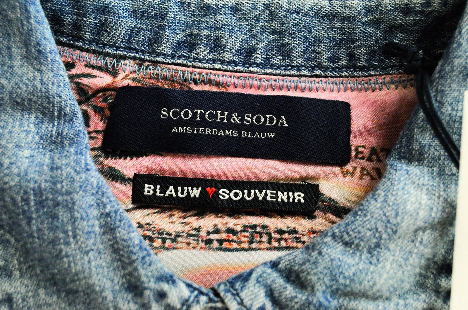 SCOTCH &amp; SODA Ams Blauw vyriški marškinėliai S mėlyni džinsinio stiliaus su plėšyta puse sagų
