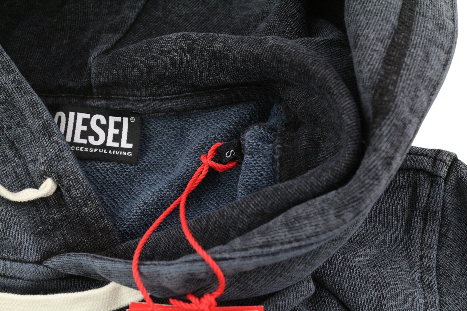 DIESEL S-Ginn-Hood-E1 vyriškas džemperis su gobtuvu S, pilkos spalvos, su gobtuvu, kengūros spalvos, rekomenduojama kaina – 195 € 