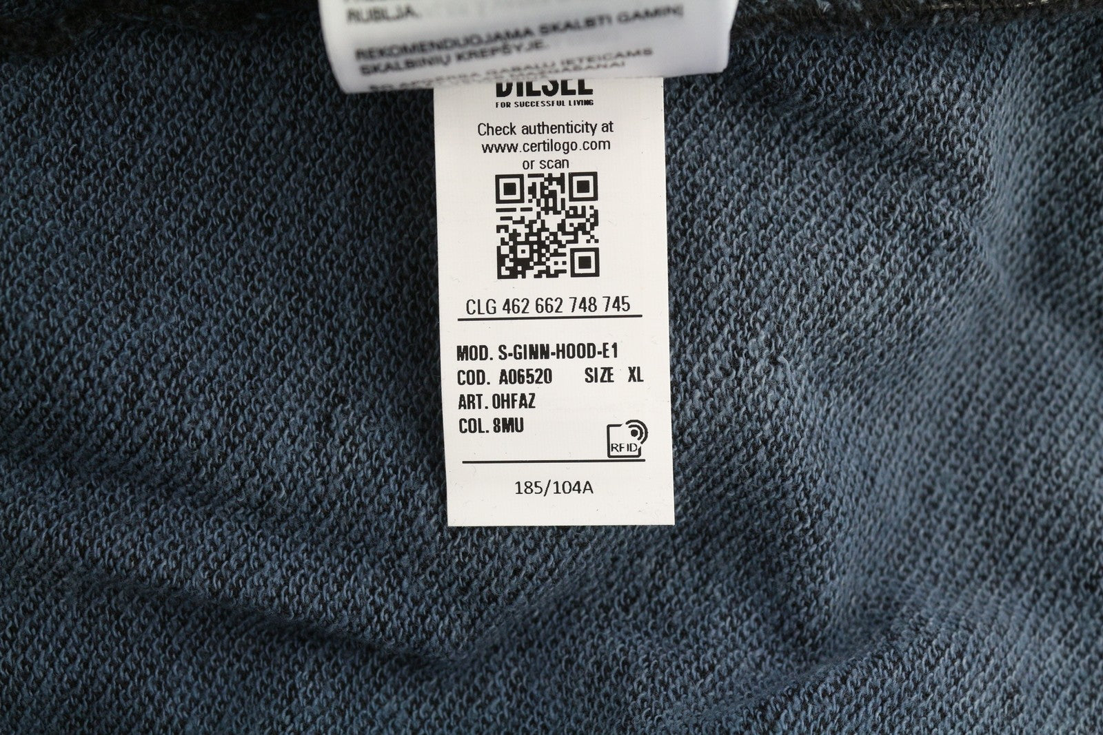 DIESEL S-Ginn-Hood-E1 vyriškas džemperis su gobtuvu XL dydžio, pilkas, su gobtuvu ir kengūra, rekomenduojama kaina – 195 € 