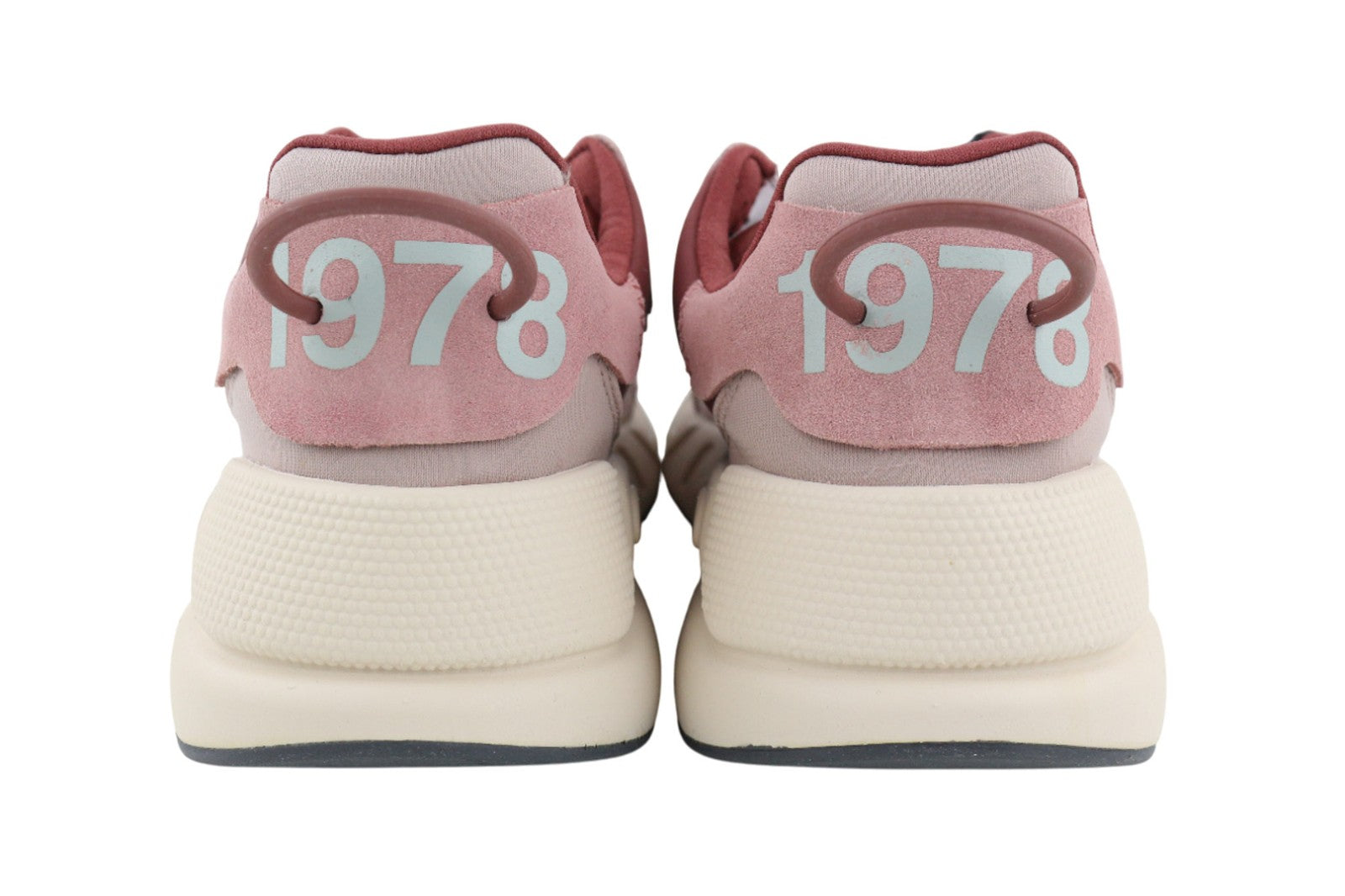 DIESEL S-Serendipity LC moteriški sportbačiai, EU35, UK3, suvarstomi, žemakulniai, violetiniai, rekomenduojama kaina – 150 € 