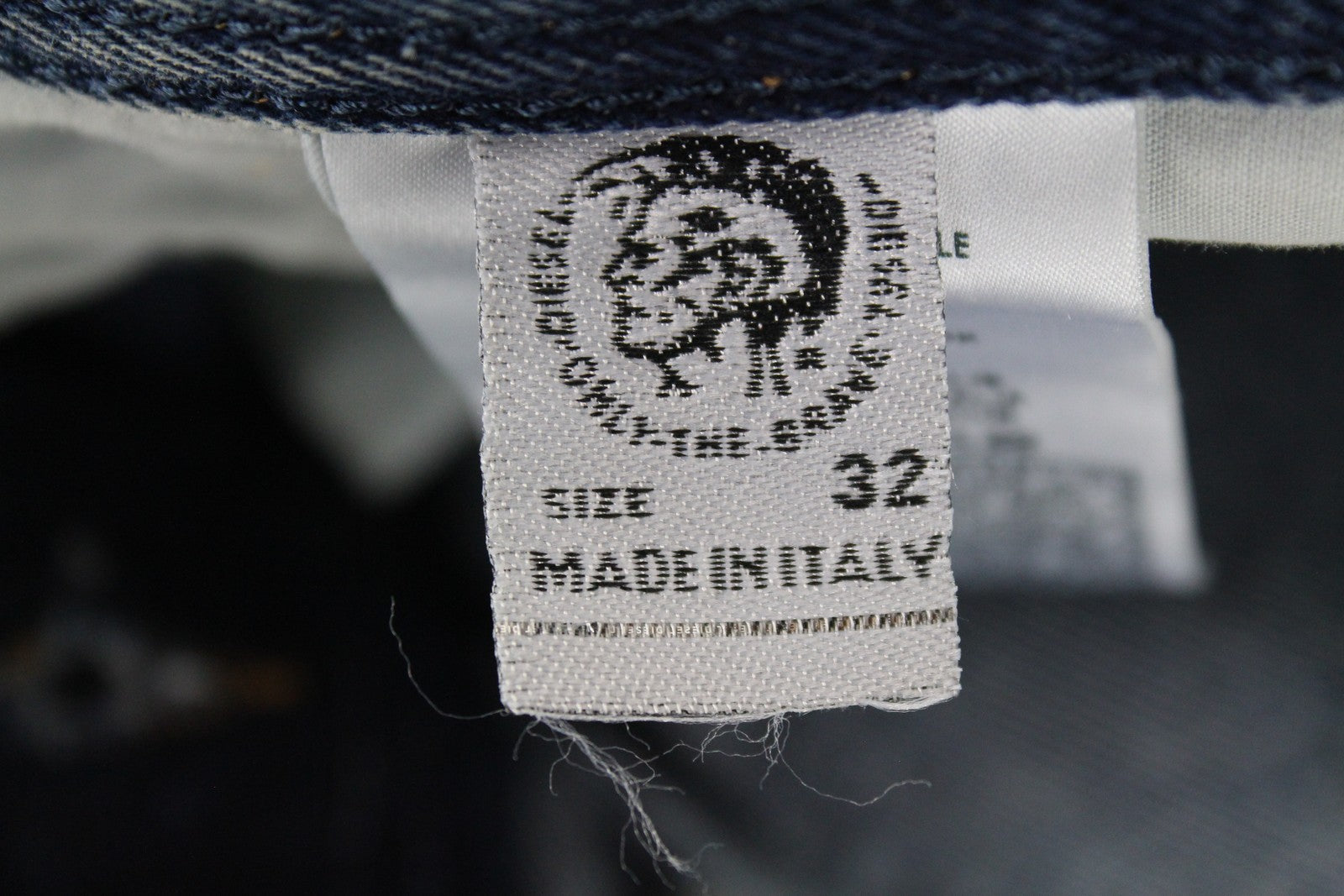 DIESEL Dagh-XP 084ZS Men's Jeans W32/L32 Straight Fit Washed Blue Ripped Cotton