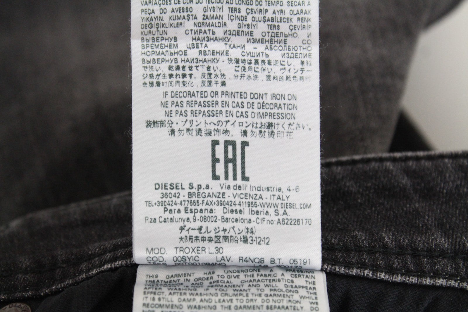 DIESEL Troxer R4NQ8 vyriški džinsai W31/L30 Slim Fit, skalbtos pilkos spalvos, tamprios medvilnės medžiagos 