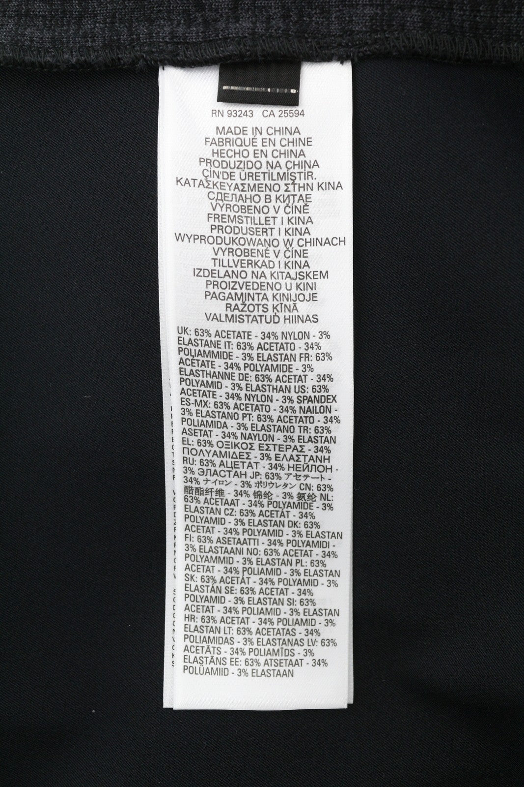 DIESEL T-Opuntia moteriška striukė M, juoda, su užtrauktuku ir užlopytomis kišenėmis, rekomenduojama kaina – 250 € 