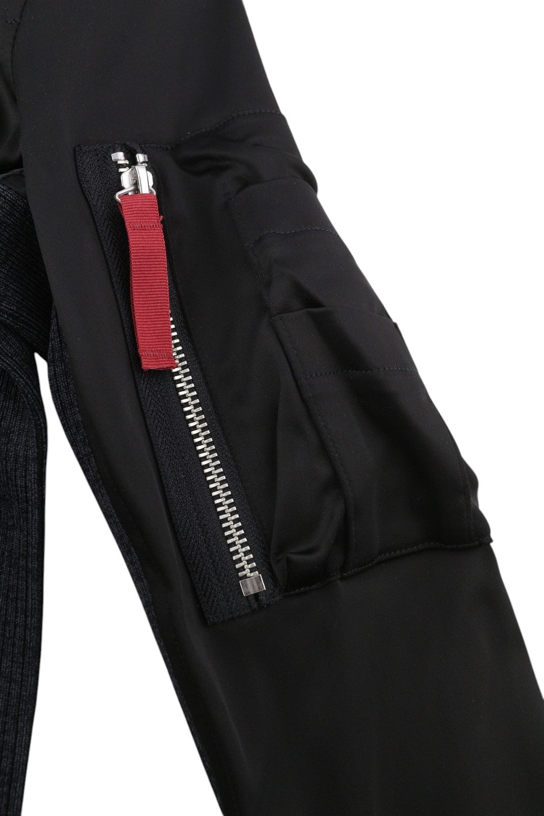 DIESEL T-Opuntia moteriškas švarkas L, juodas, su užtrauktuku ir kišenėmis, rekomenduojama kaina – 250 € 