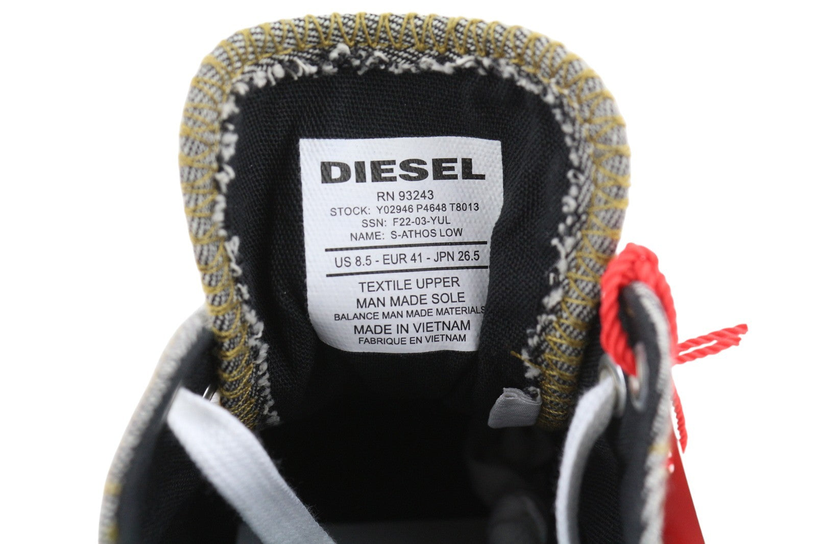 DIESEL S-Athos žemakulniai vyriški sportbačiai, EU41, juodi džinsiniai, suvarstomi, migdolų spalvos, rekomenduojama kaina – 160 € 