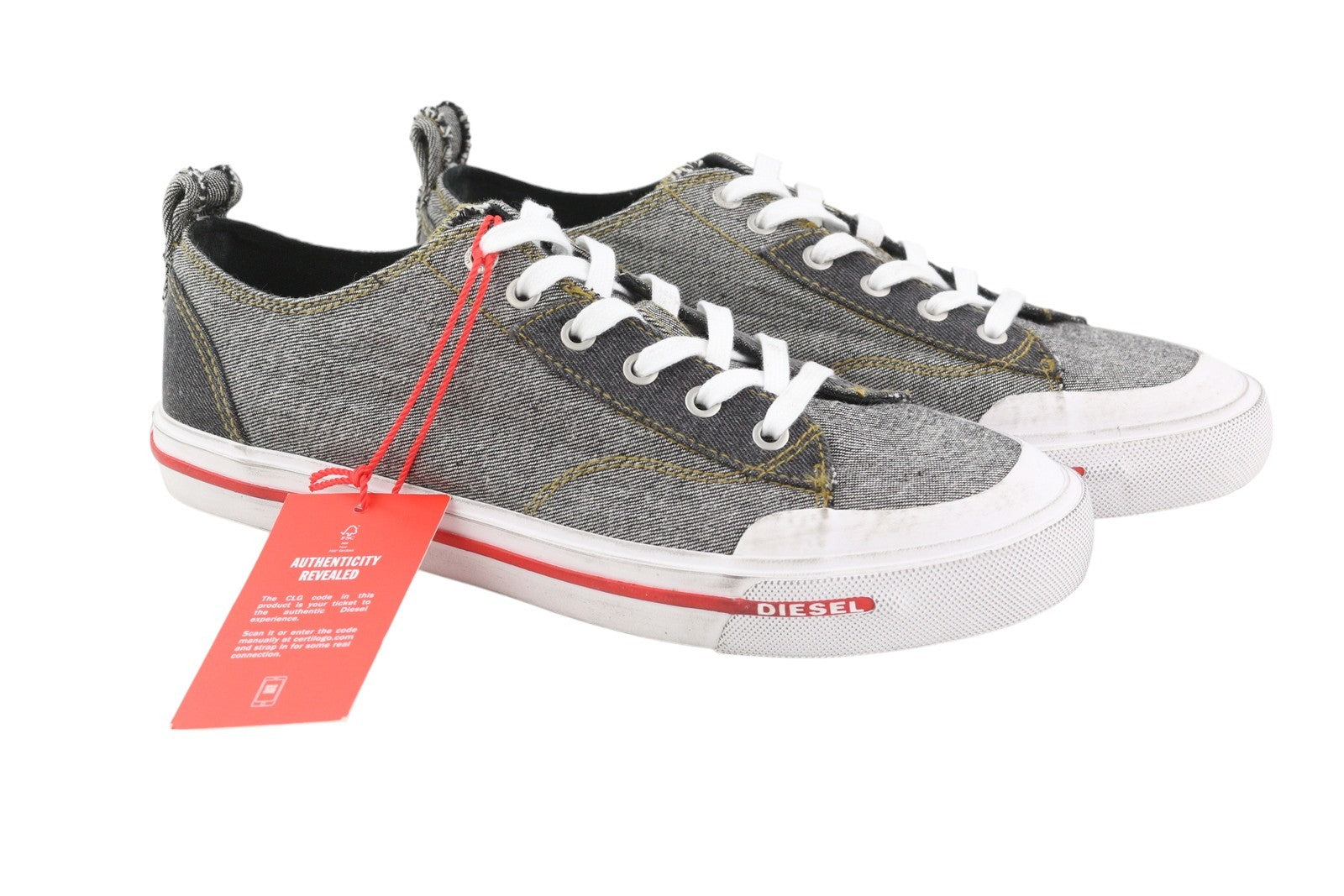 DIESEL S-Athos žemakulniai vyriški sportbačiai, EU41, juodi džinsiniai, suvarstomi, migdolų spalvos, rekomenduojama kaina – 160 € 