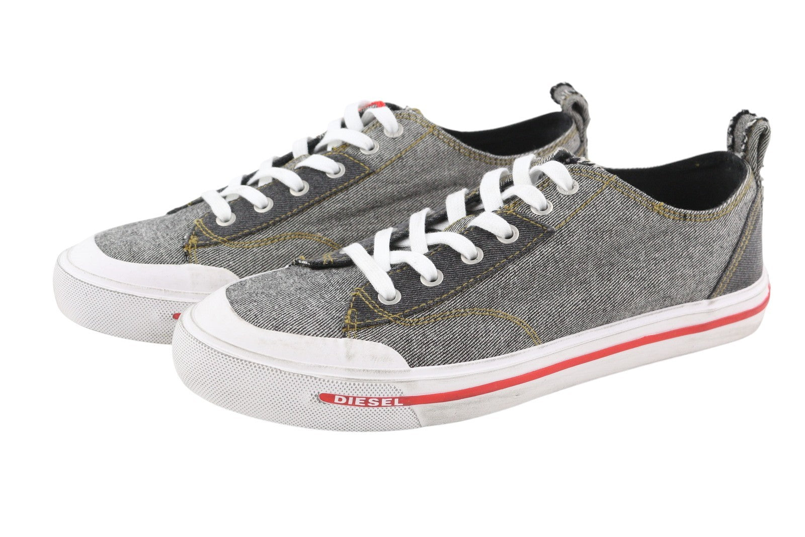 DIESEL S-Athos žemakulniai vyriški sportbačiai, EU41, juodi džinsiniai, suvarstomi, migdolų spalvos, rekomenduojama kaina – 160 € 