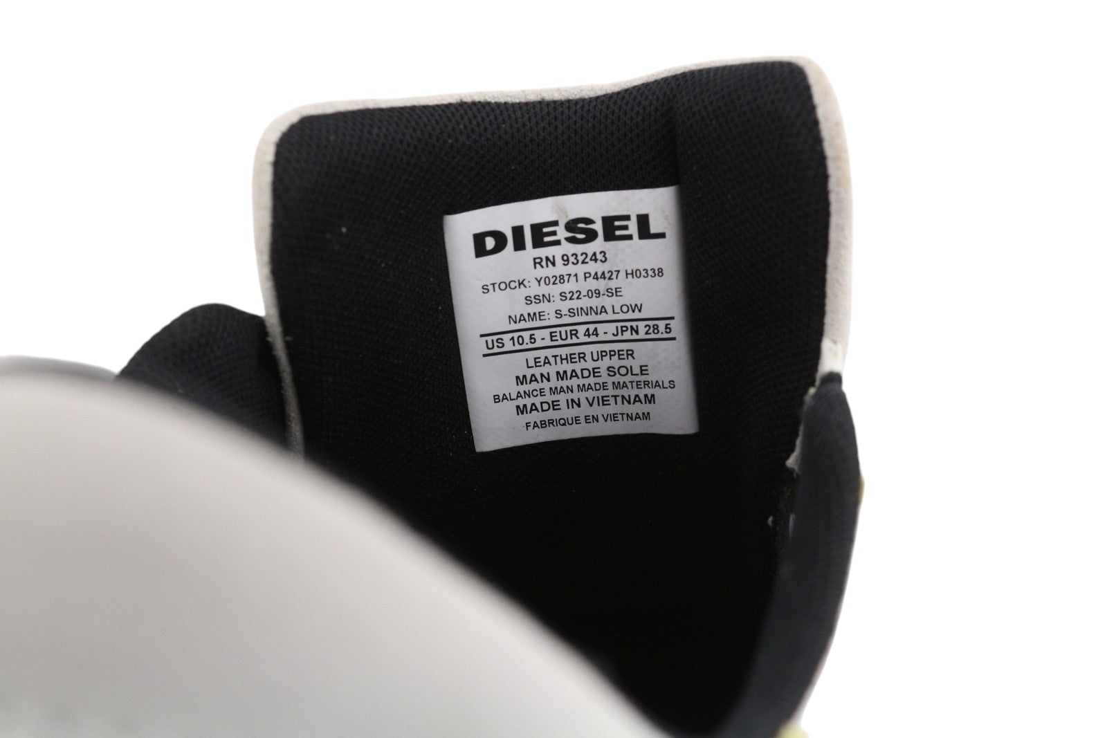 DIESEL S-Sinna žemakulniai vyriški sportbačiai, EU44, balti, odiniai, žemakulniai, suvarstomi, rekomenduojama kaina – 160 € 