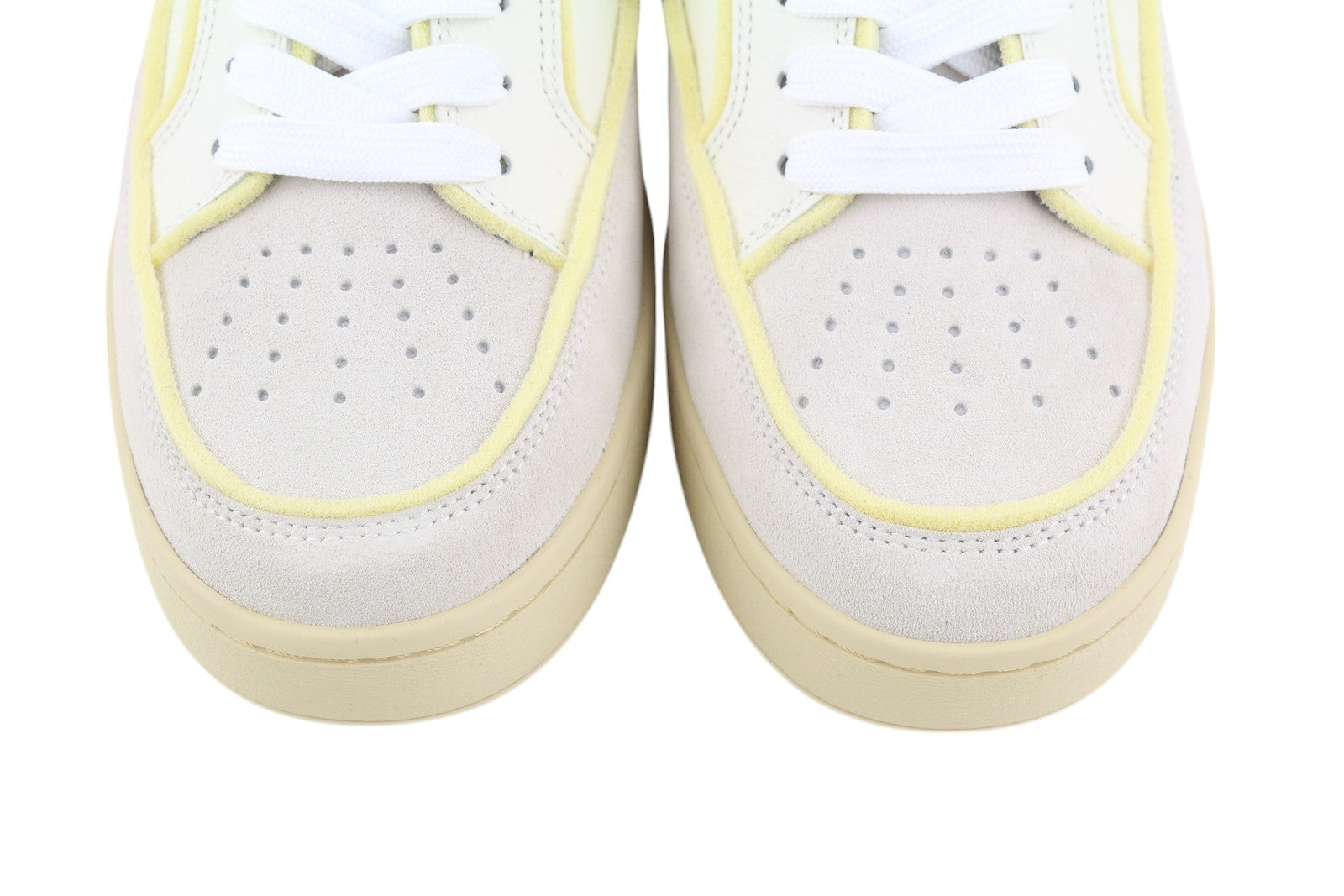 DIESEL S-Sinna žemakulniai vyriški sportbačiai, EU44, balti, odiniai, žemakulniai, suvarstomi, rekomenduojama kaina – 160 € 