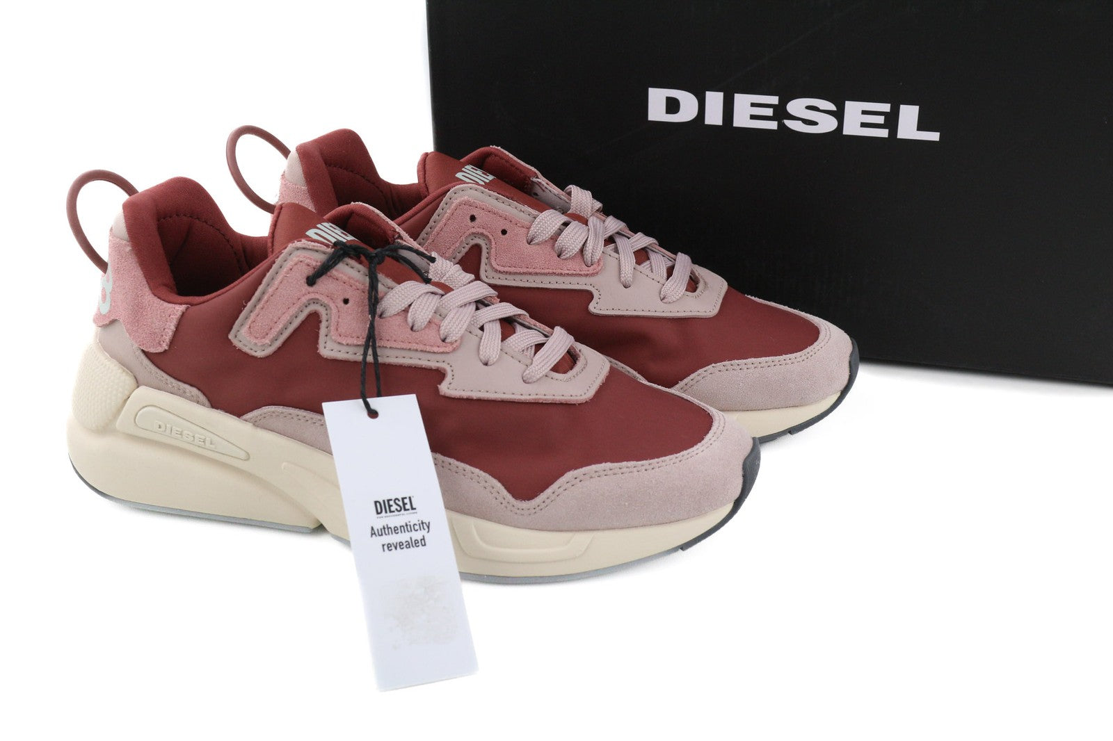 DIESEL S-Serendipity LC moteriški sportbačiai, EU36.5, UK4.5, suvarstomi žemakulniai, violetiniai, rekomenduojama kaina – 150 € 
