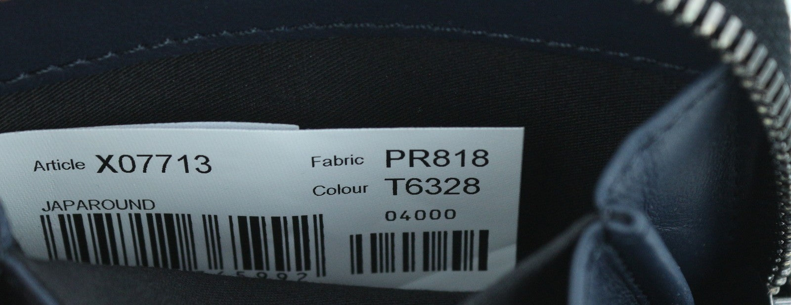 DIESEL Leathergo Japaround moteriška piniginė su tamsiai mėlyna užtrauktuku, rekomenduojama kaina – 140 € 