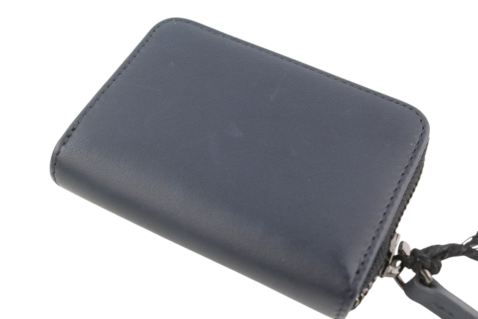 DIESEL Leathergo Japaround moteriška piniginė su tamsiai mėlyna užtrauktuku, rekomenduojama kaina – 140 € 