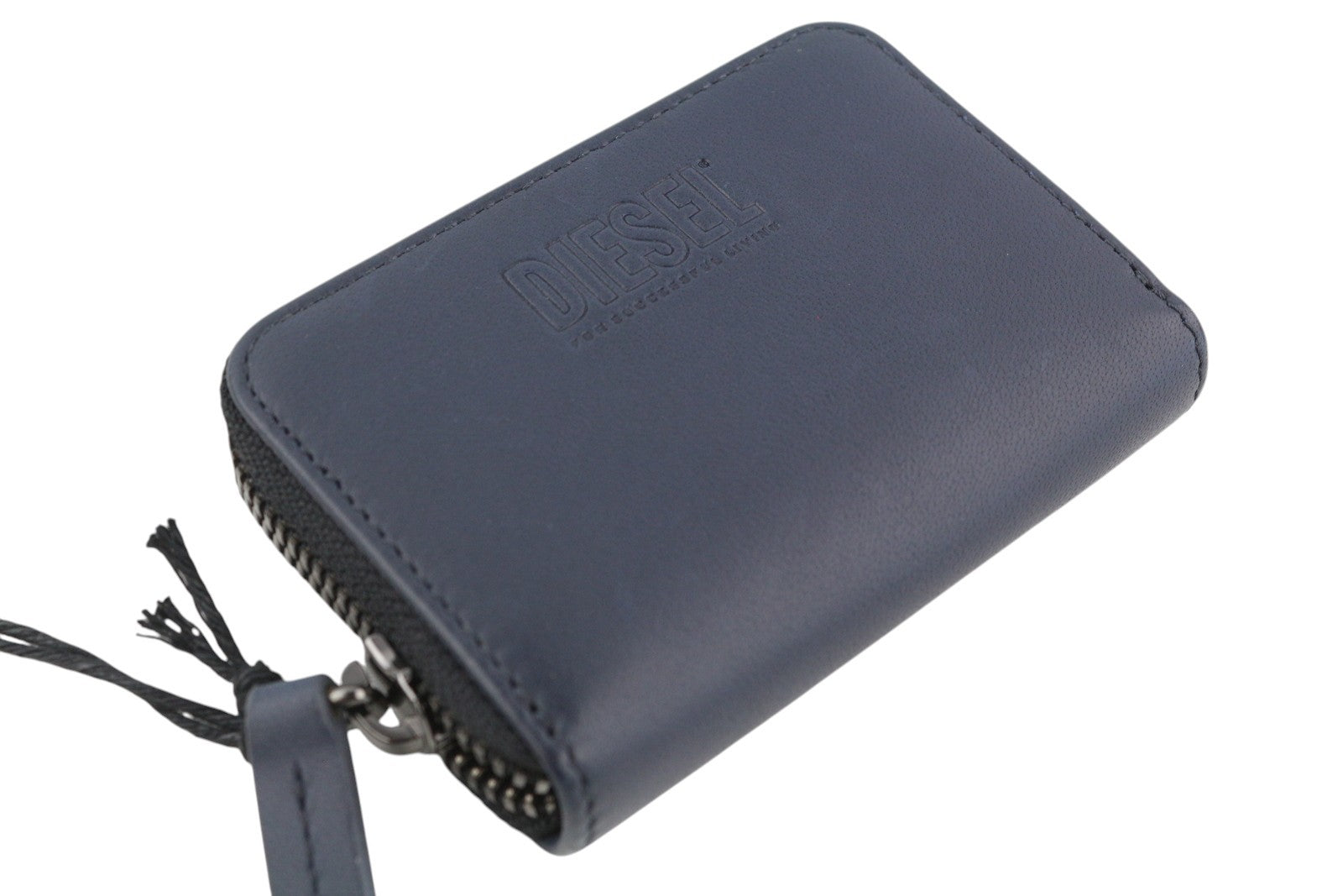 DIESEL Leathergo Japaround moteriška piniginė su tamsiai mėlyna užtrauktuku, rekomenduojama kaina – 140 € 