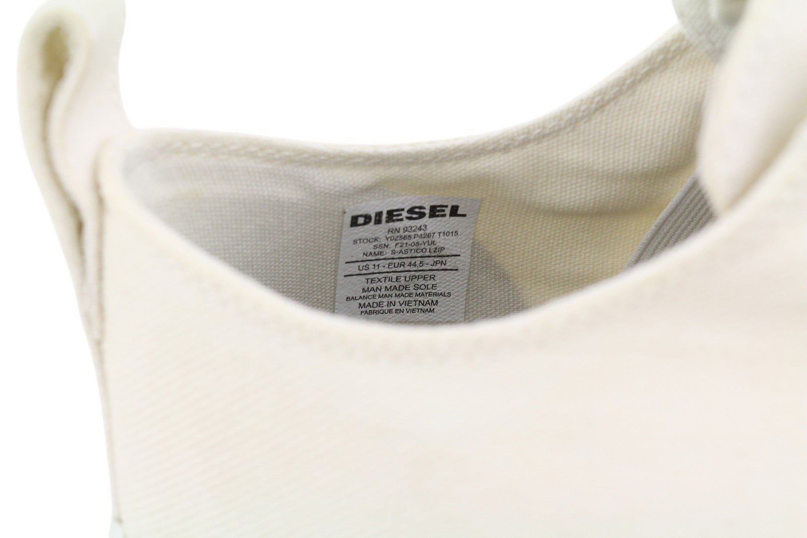 DIESEL S-Astico L Zip vyriški sportbačiai, EU44.5, balti, užtrauktuku, žema, migdolų spalvos nosimi. Rekomenduojama kaina – 160 €. 