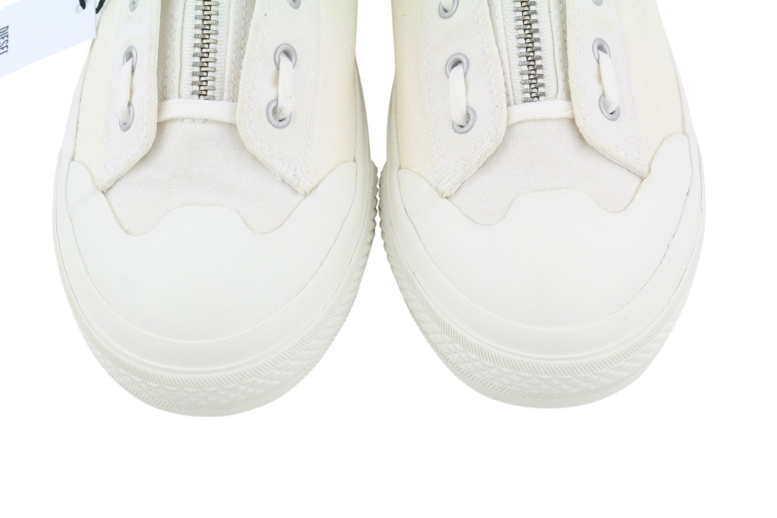 DIESEL S-Astico L Zip vyriški sportbačiai, EU44.5, balti, užtrauktuku, žema, migdolų spalvos nosimi. Rekomenduojama kaina – 160 €. 