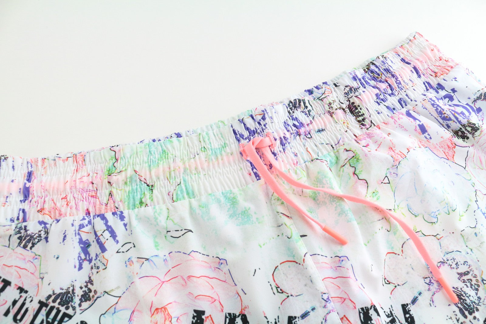 SWEATY BETTY Pas De Chat moteriški šortai XL dydžio, lengvi šokių rašto grafiti kirpimo šortai 