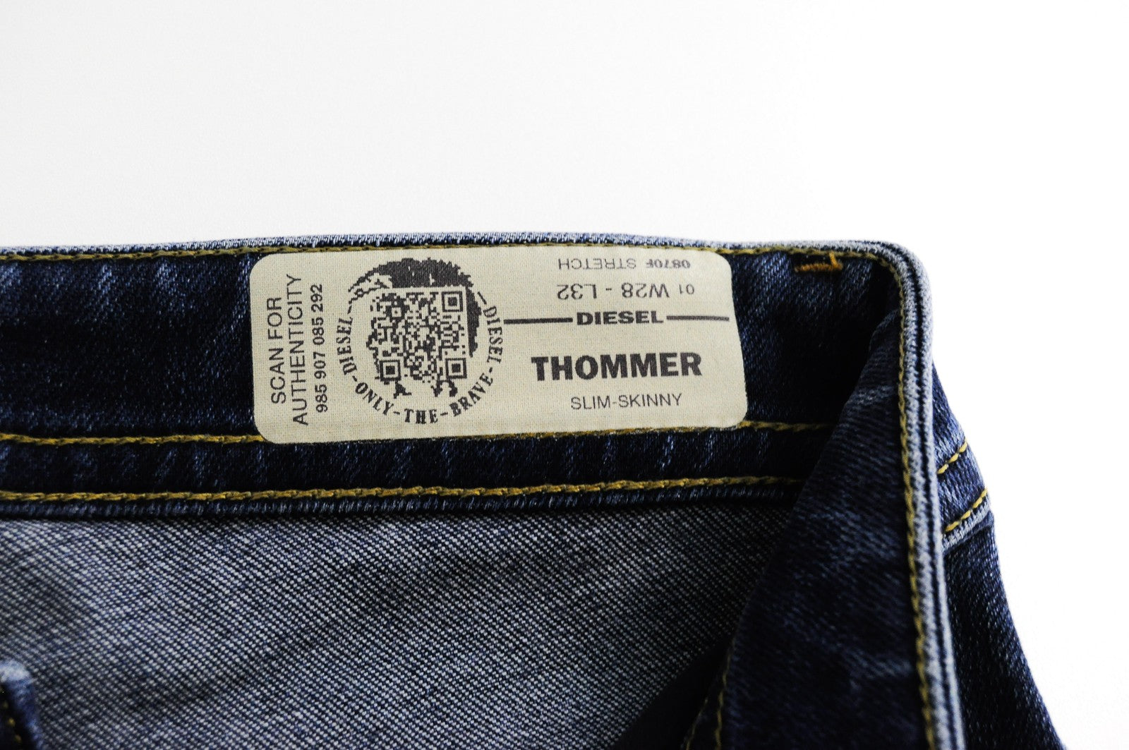 DIESEL Thommer 0870F vyriški džinsai W28/L32 Slim Fit Skinny mėlyni medvilniniai skalbti džinsai 