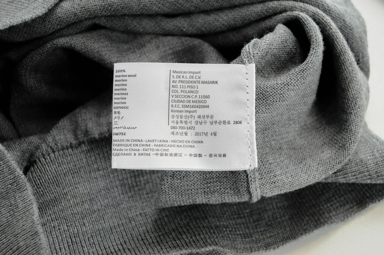 SUITSUPPLY megztinis su merino vilna ir ilgomis rankovėmis, pilkas, V formos iškirpte, S dydžio 