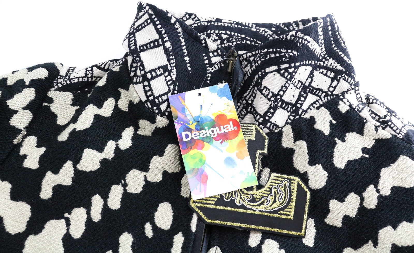 DESIGUAL Kytzia moteriškas paltas, 38 cm, raštuotas, pilkas, vieneilis, su pamušalu. 