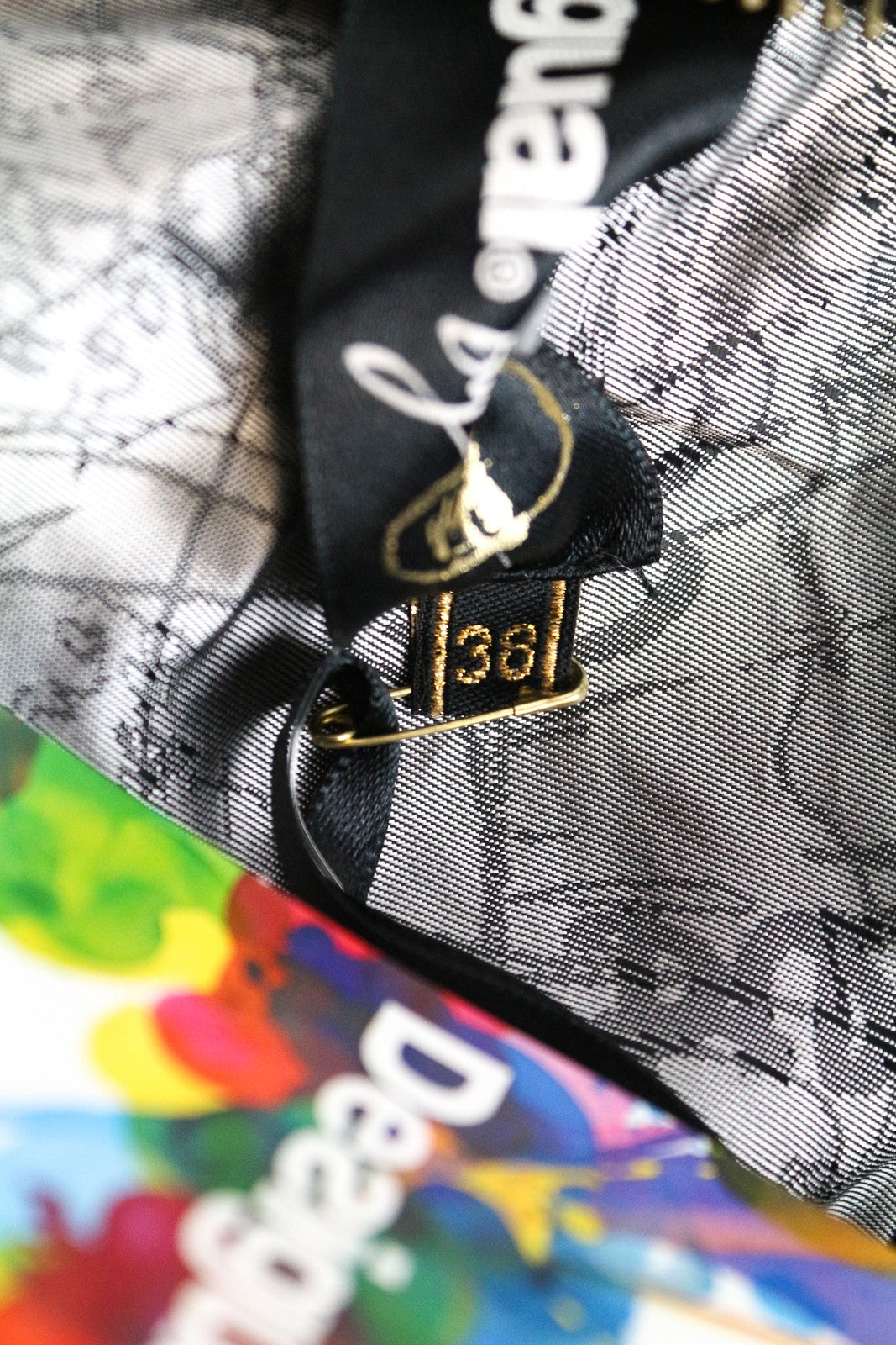 DESIGUAL Kytzia moteriškas paltas, 38 cm, raštuotas, pilkas, vieneilis, su pamušalu. 