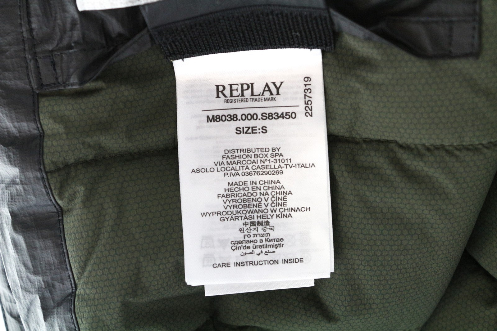 REPLAY vyriška striukė S, juoda, pamušalu, užtrauktuku, ilgomis rankovėmis, su logotipu nugaroje.